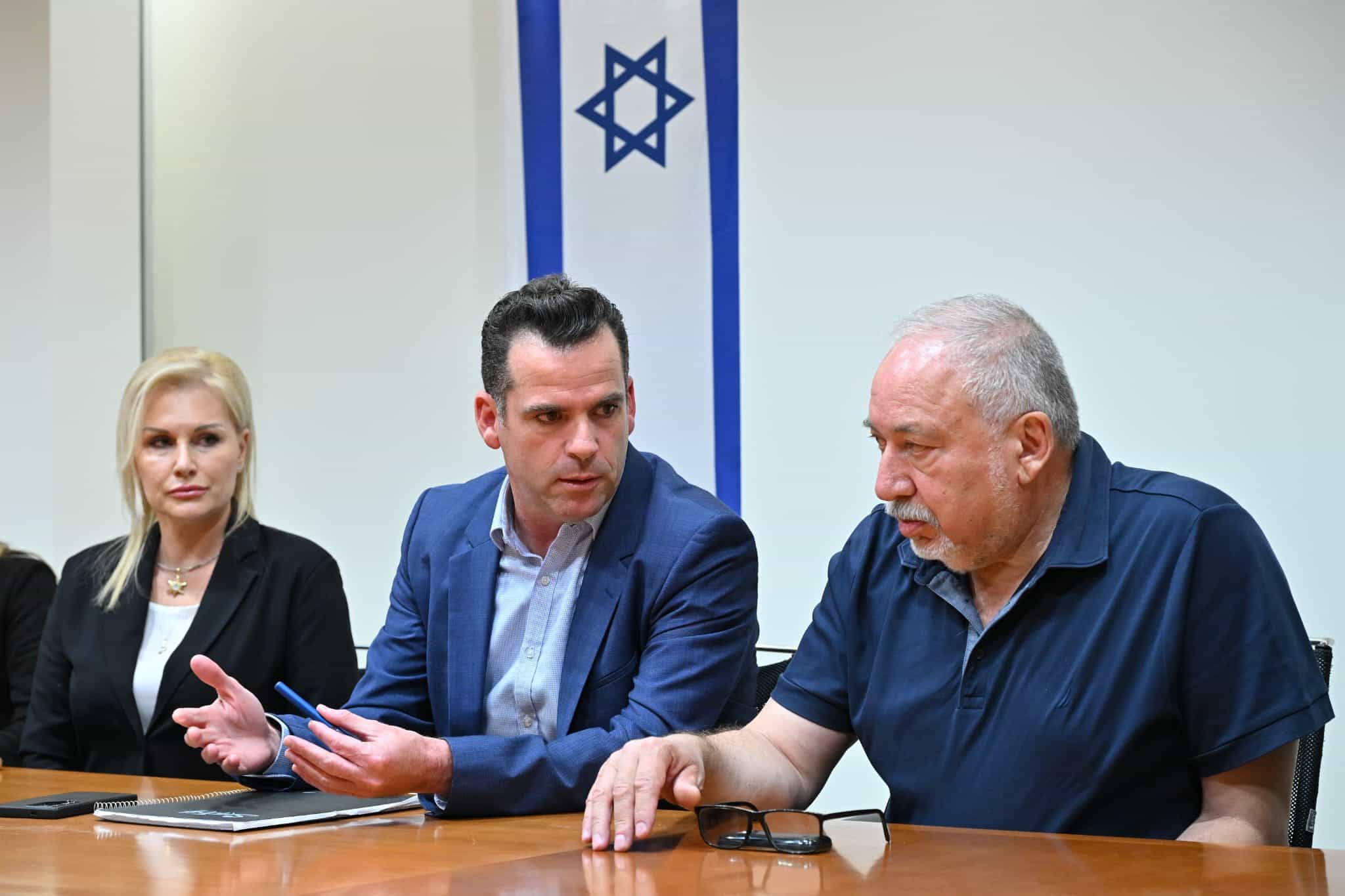 בעקבות הפרסום ב-04 | ח"כ ליברמן נפגש עם ראש עיריית נתניה: "נטפל בנושא החמור"