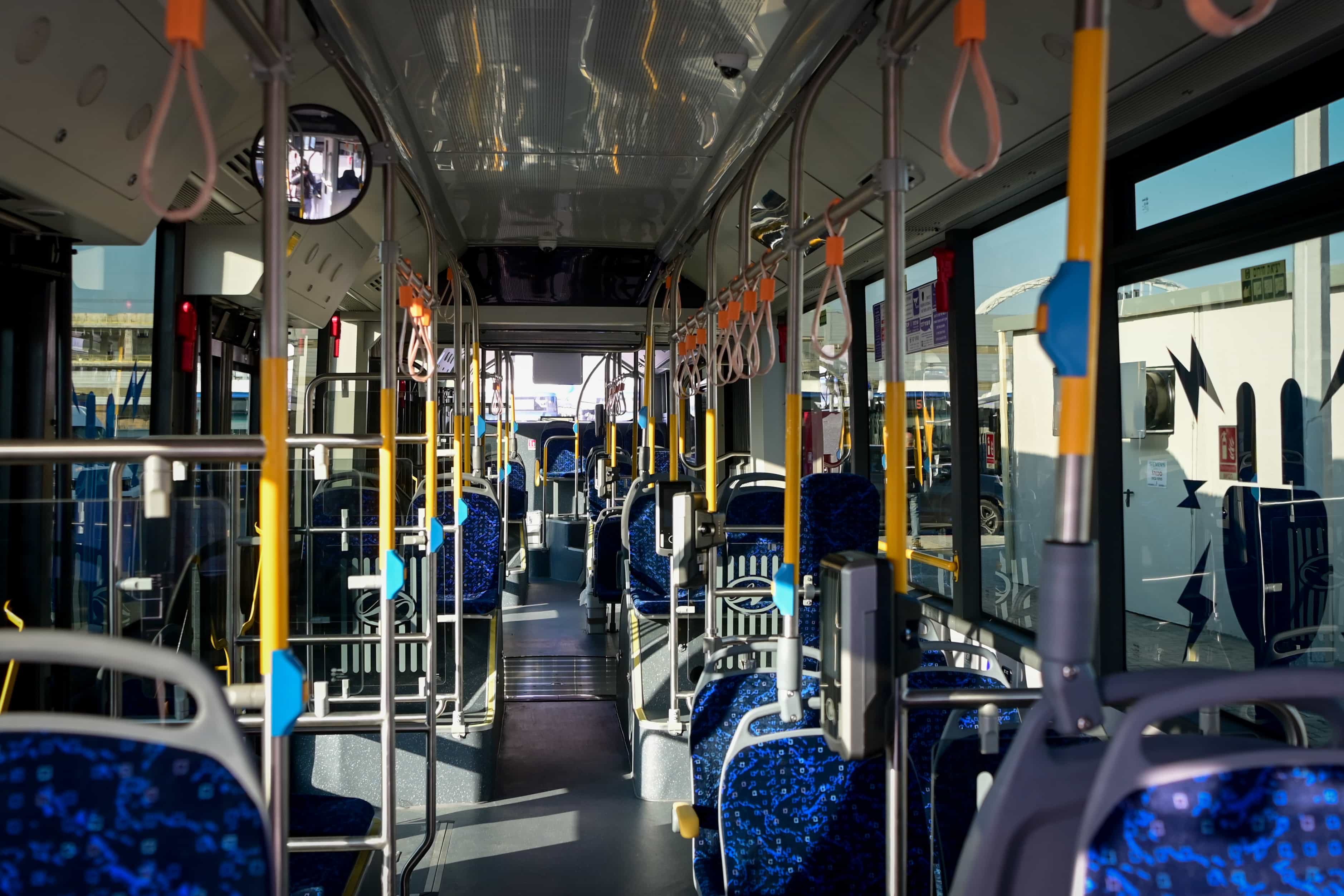 תושבי יהוד ׳מצביעים ברגליים׳: מיזם התחבורה הציבורית בשבת נכשל