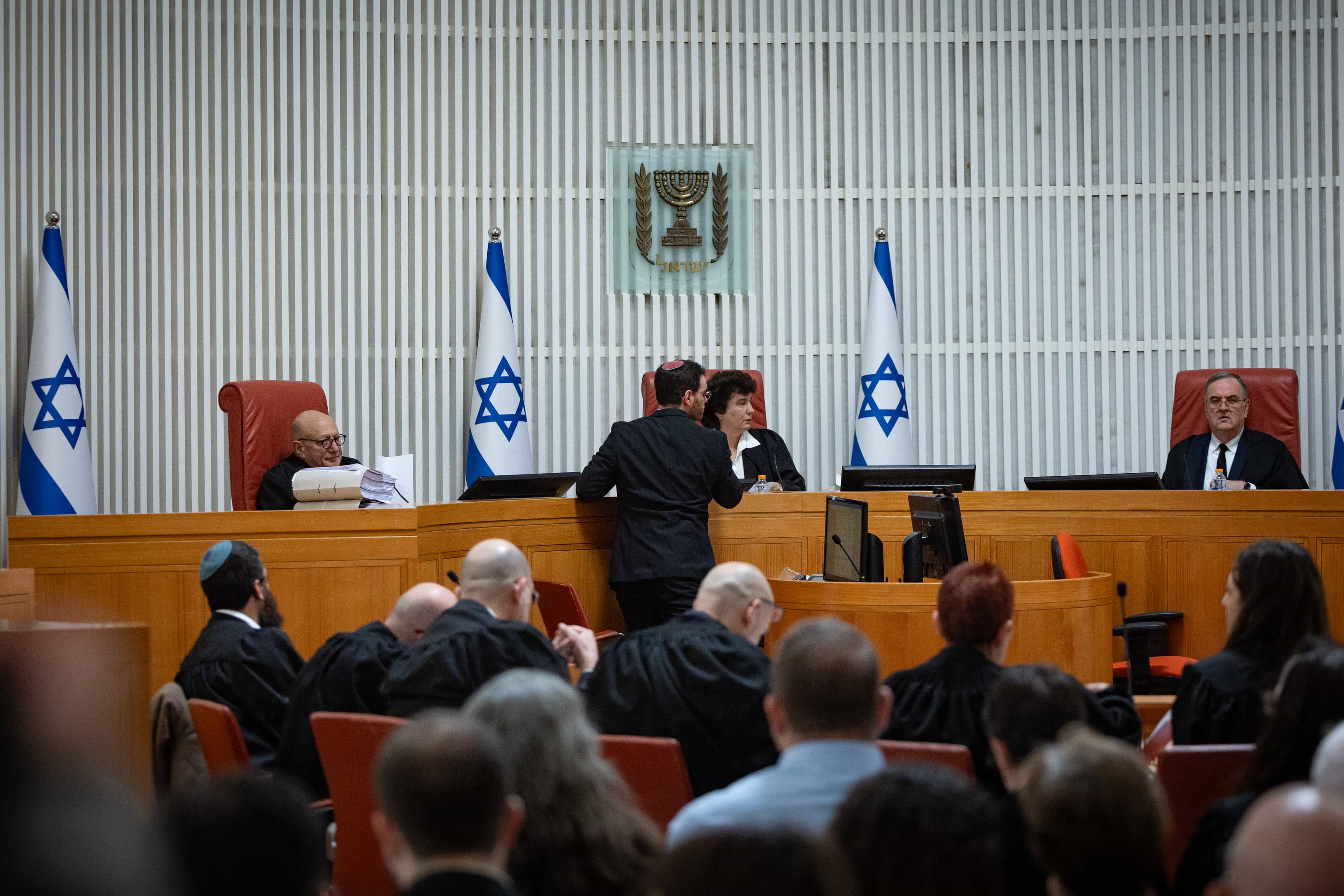הצביעות חוגגת | השופט הימני תחת מתקפה, והנהלת בית המשפט שותקת