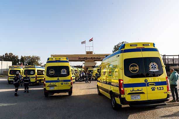 המחבלים בעזה שמחים | משאיות סולר, אמבולנסים ומעבר אנשים – תיעודים מפתיחת מעבר רפיח