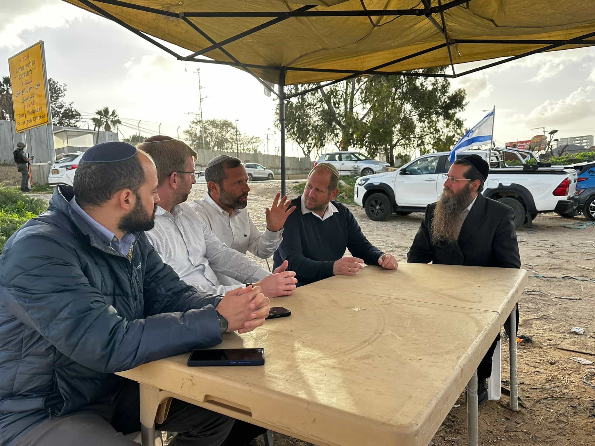 עומסי ענק במעברים: ראשי הרשויות ביו״ש הקימו אוהל מחאה בכניסה לקלקיליה