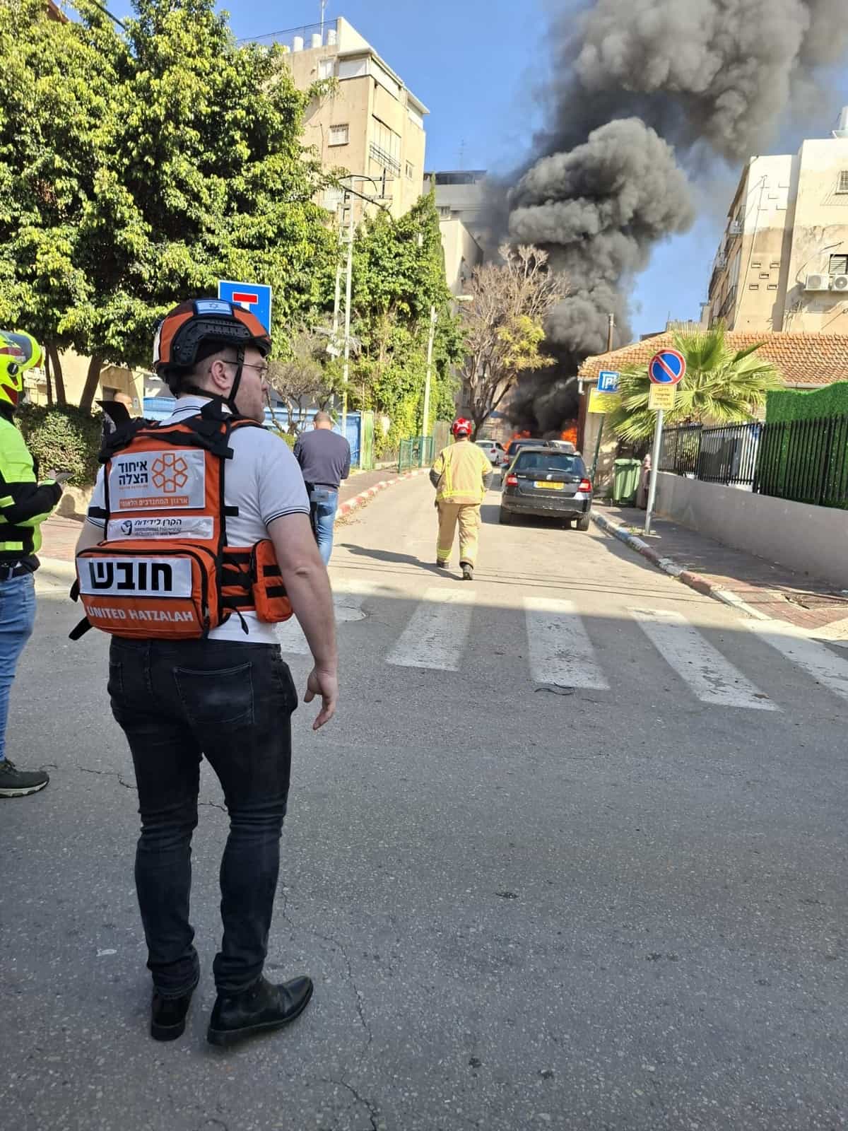 רסיסים עפים לכל עבר | צפו ברגעי הנפילה בבני ברק