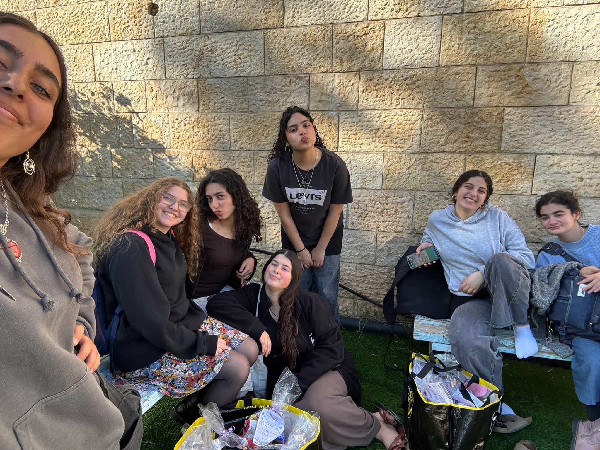 לאור המלחמה: מתנדבי נוער חיזקו את עובדי ירושלים המסורים