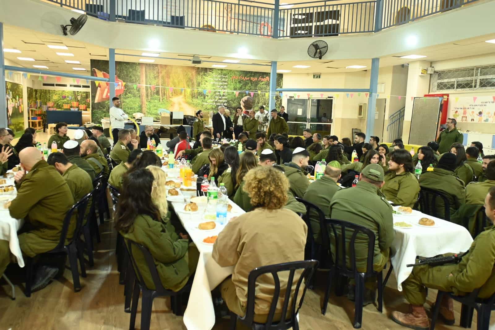 עיריית קרית אתא העניקה ארוחות שבת לחיילים ושוטרים