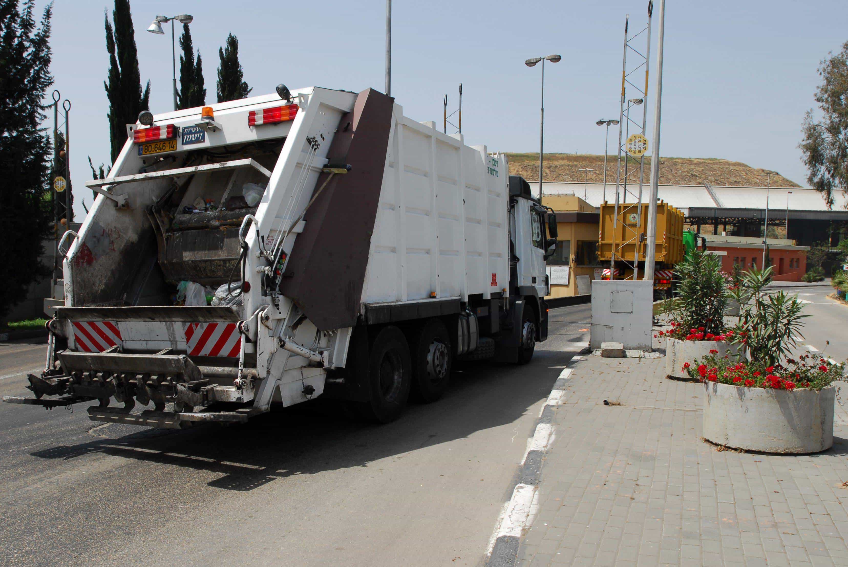לקראת חג השבועות: שינויים במועדי פינוי האשפה הביתית ביבנה
