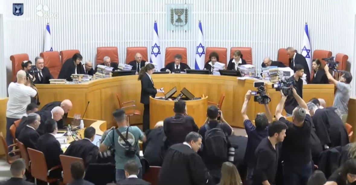 חוננו לבג"ץ: בטלו את הסדר הפיצויים המפלה בין מפגיני שמאל למפגיני ימין