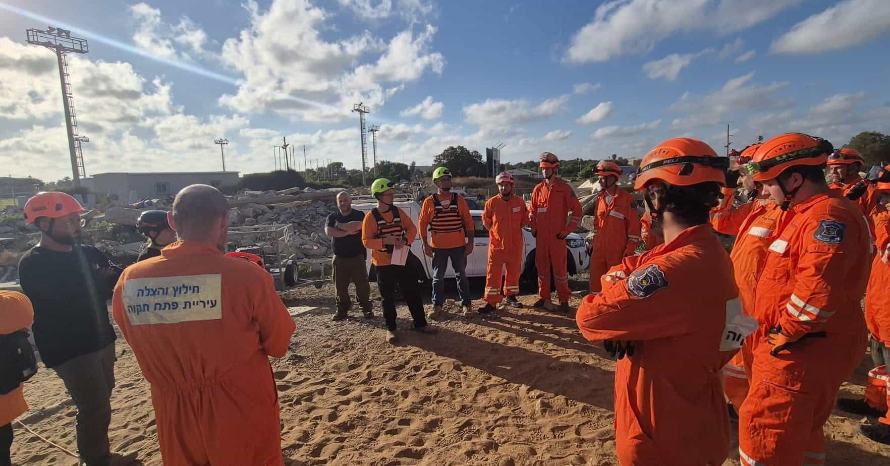 20 מתנדבים חדשים הצטרפו ליחידת החילוץ וההצלה של פתח תקווה