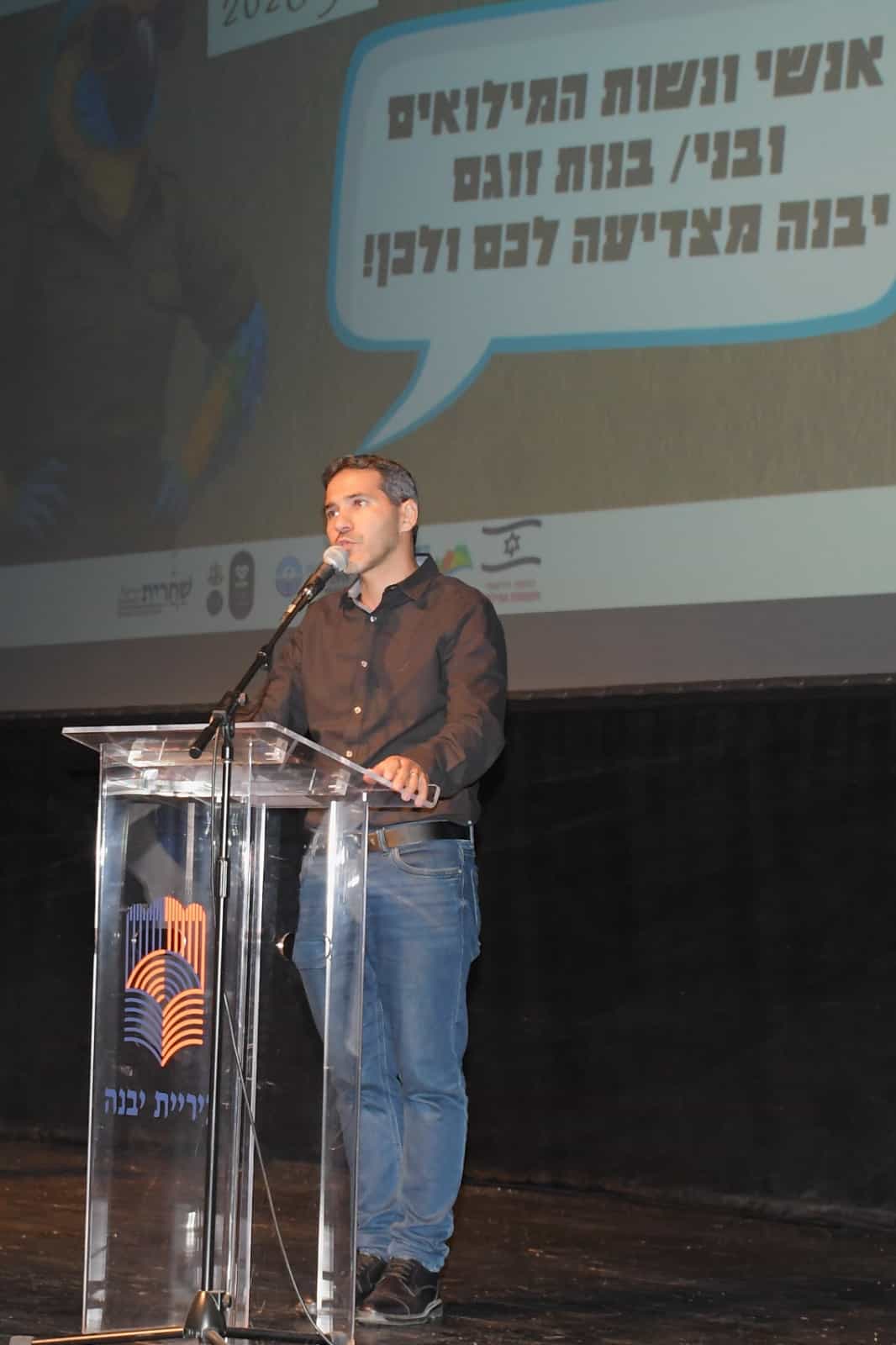 עיריית יבנה הצדיעה למשרתי ומשרתות המילואים בערב הוקרה בהיכל התרבות