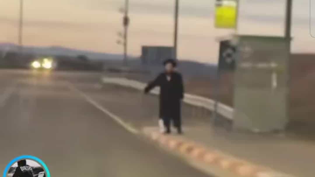 צפו בתיעוד המזעזע: נהג בדואי משפיל טרמפיסט חרדי