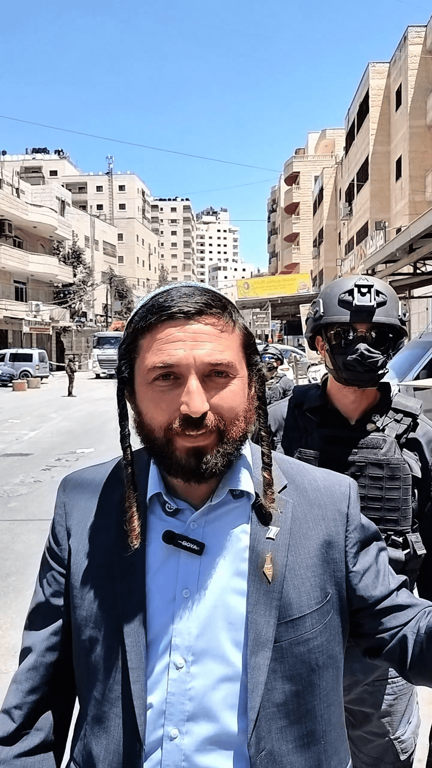 ח”כ צבי סוכות סייר בכפר עקב, השיירה הותקפה באבנים: "לא נממן הסתה נגד ישראל"