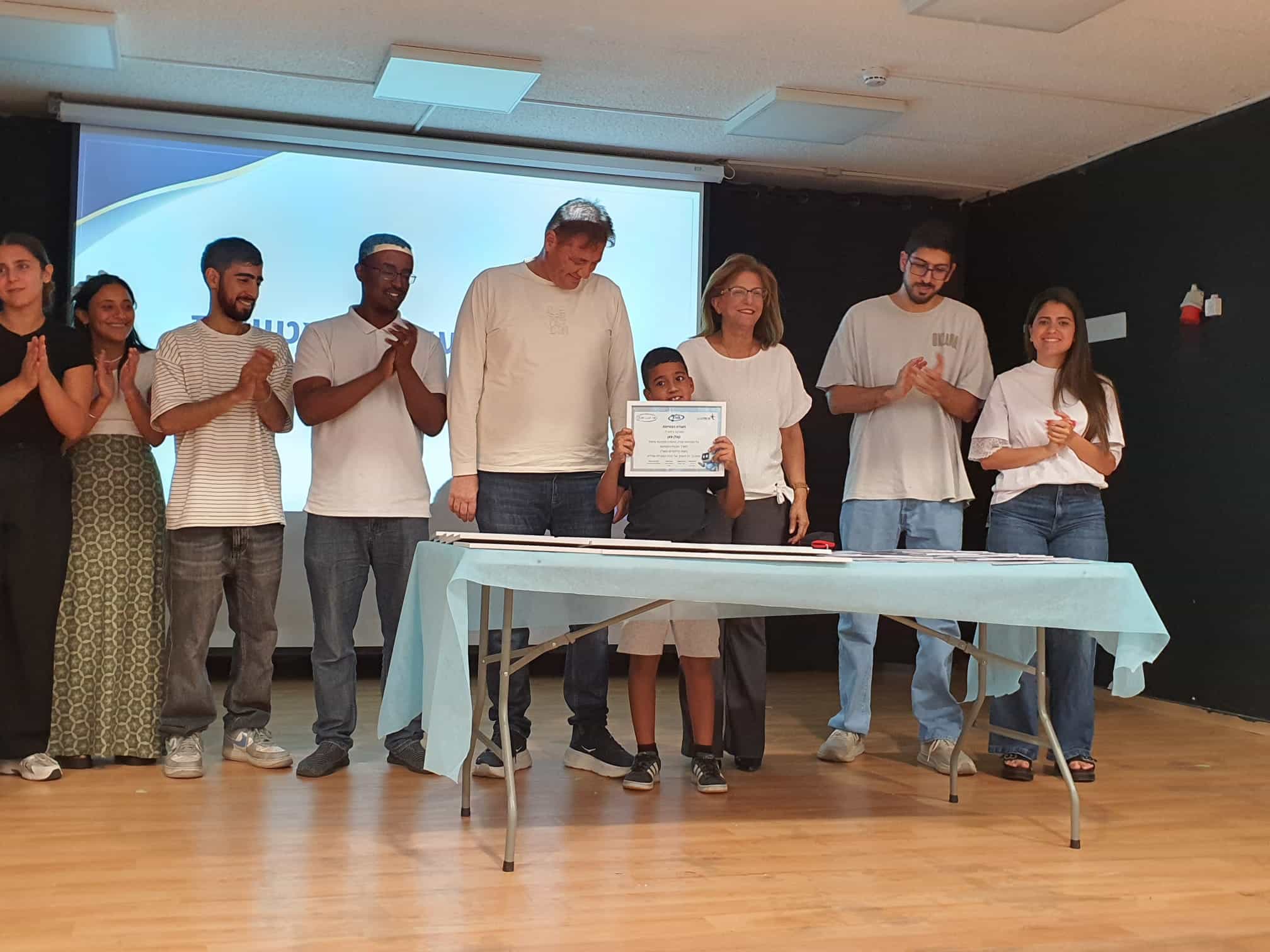 דור העתיד של ההייטק: עשרות תלמידים מאור יהודה חגגו את סיום שנת הפעילות במרכז הסייבר והמצוינות