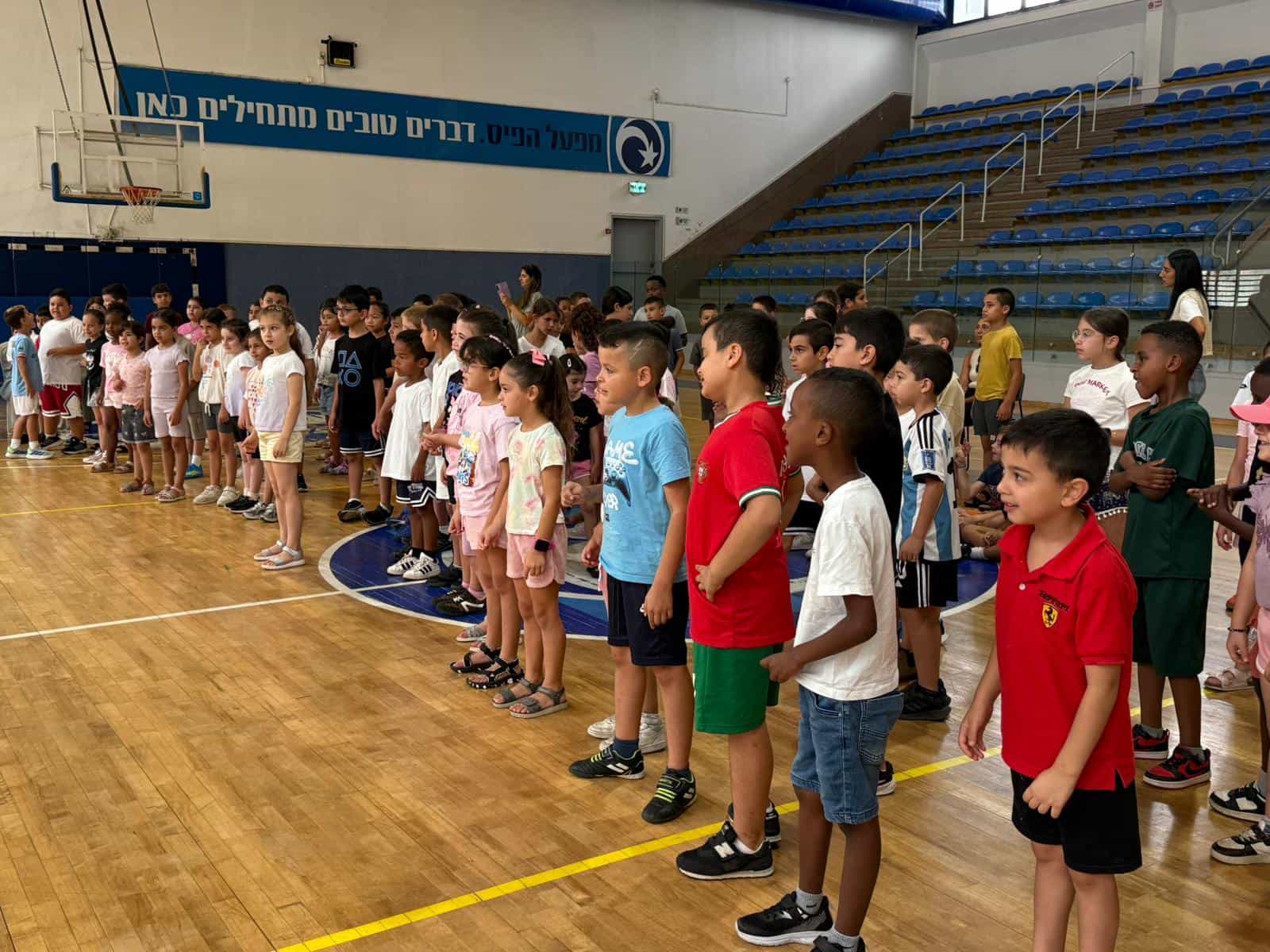 אלפי חיוכים באור יהודה: 2,000 ילדים פתחו את קייטנות הקיץ של "נפגשים"