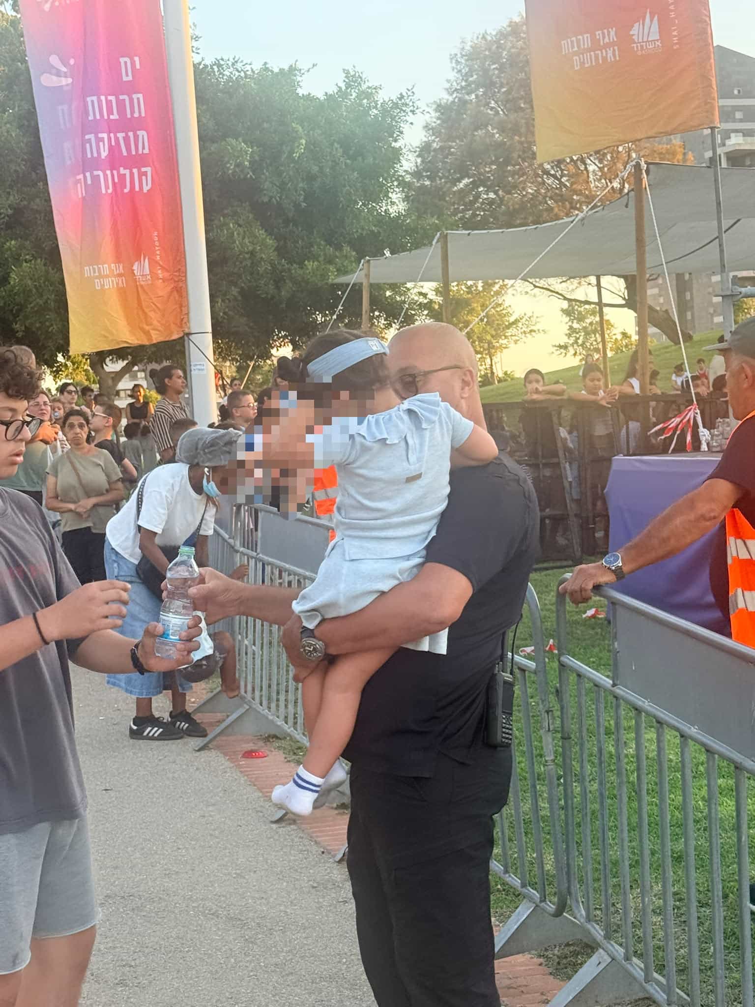 תושיה ורגישות בפארק: צוות השיטור העירוני באשדוד איחד בין ילדה שאבדה לאמה