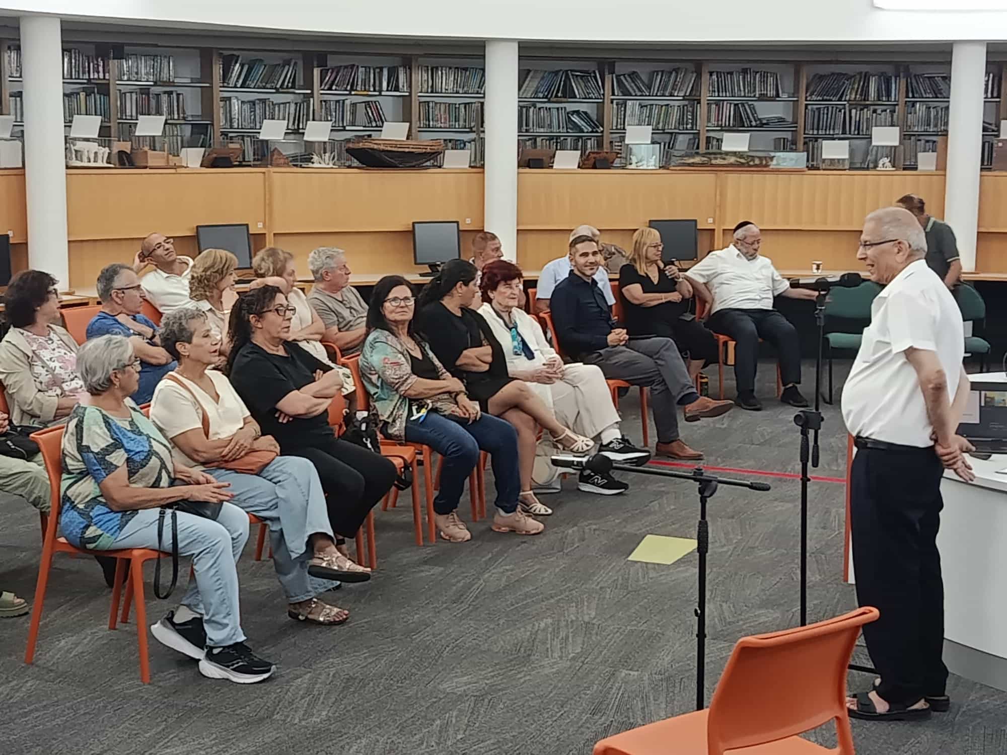הספר "ימי עדן" הושק באירוע מרגש בספרייה העירונית ביבנה