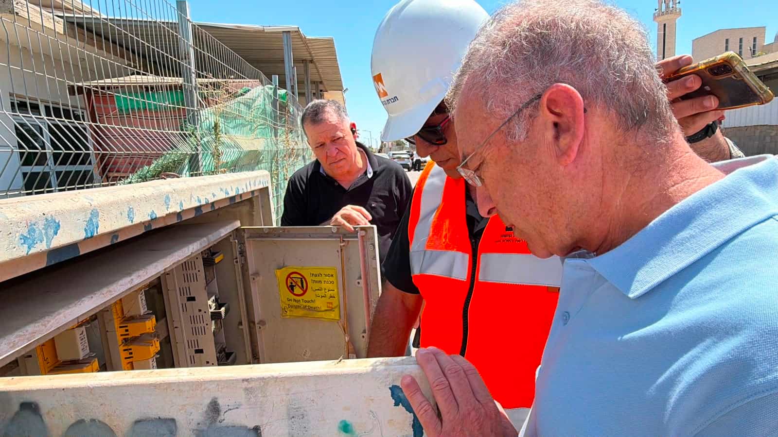 נלחמים בגניבות החשמל: חברת החשמל והמשטרה ניתקו חיבורים פיראטיים ברהט ותראבין בשווי מיליוני שקלים