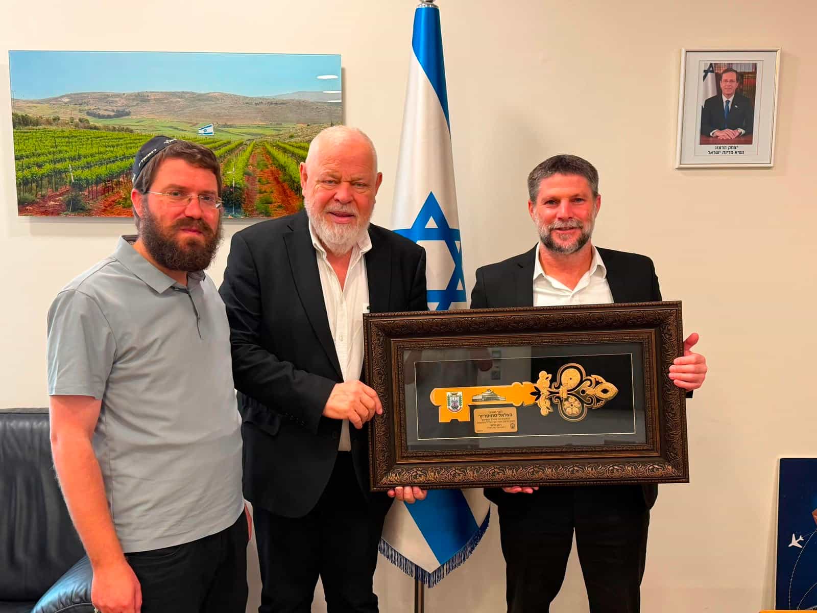 מפתח העיר: המתנה המפתיעה מנוף הגליל לסמוטריץ׳