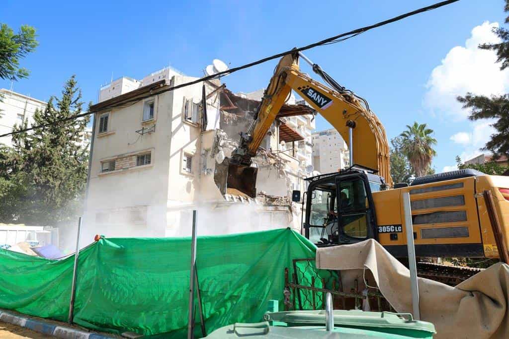 רגע היסטורי באור יהודה: נהרס המבנה הראשון בפרויקט "העצמאות"