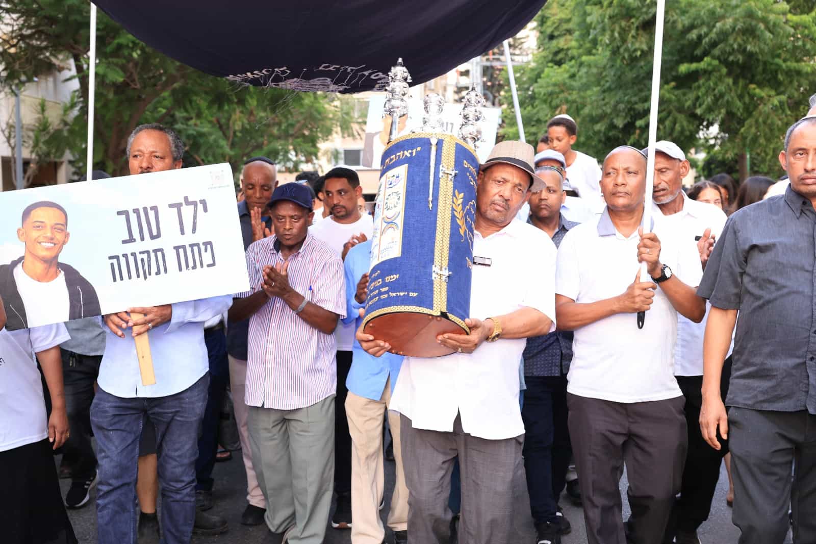 לזכרו של ימנו בנימין זלקה ז"ל: החברים גייסו כ-90,000 ש"ח - ספר תורה הוכנס לסניף בני עקיבא בו פעל