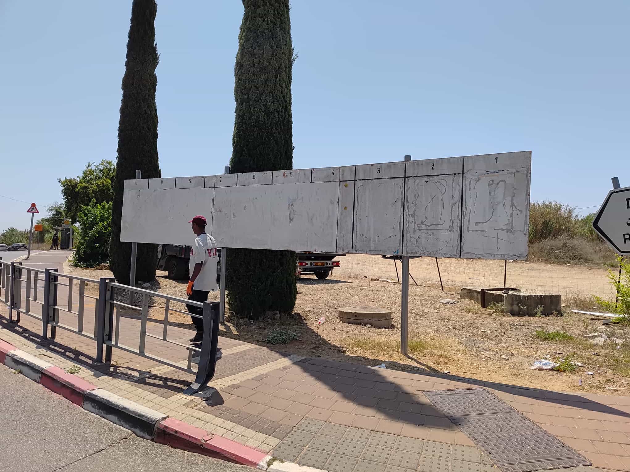 לא יינתן יד לשילוט פיראטי: עיריית יבנה מפרסמת את כללי המשחק לקראת הבחירות