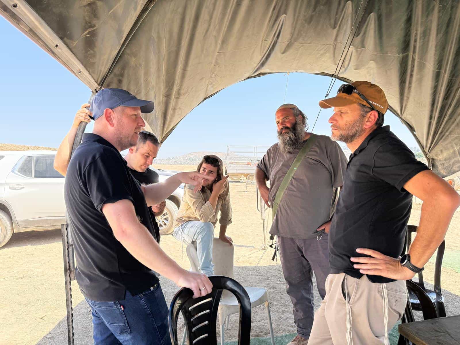 "מבטלים את הסכמי אוסלו בשטח": עוזאל ותיק בסיור עם ראשי פורום "הביתה"