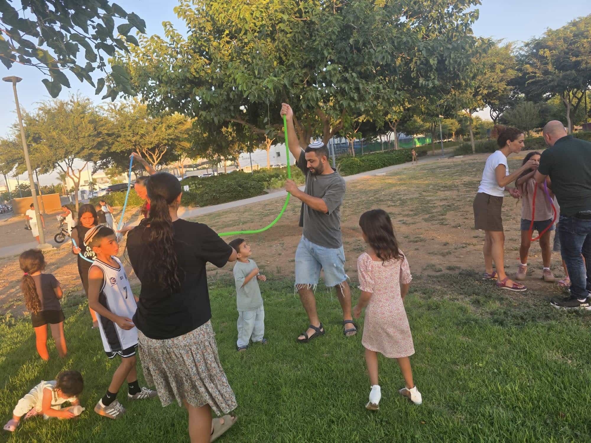 אירועי הקיץ בקריית גת: עשרות משפחות חגגו בפיקניק בפארק כרמי גת