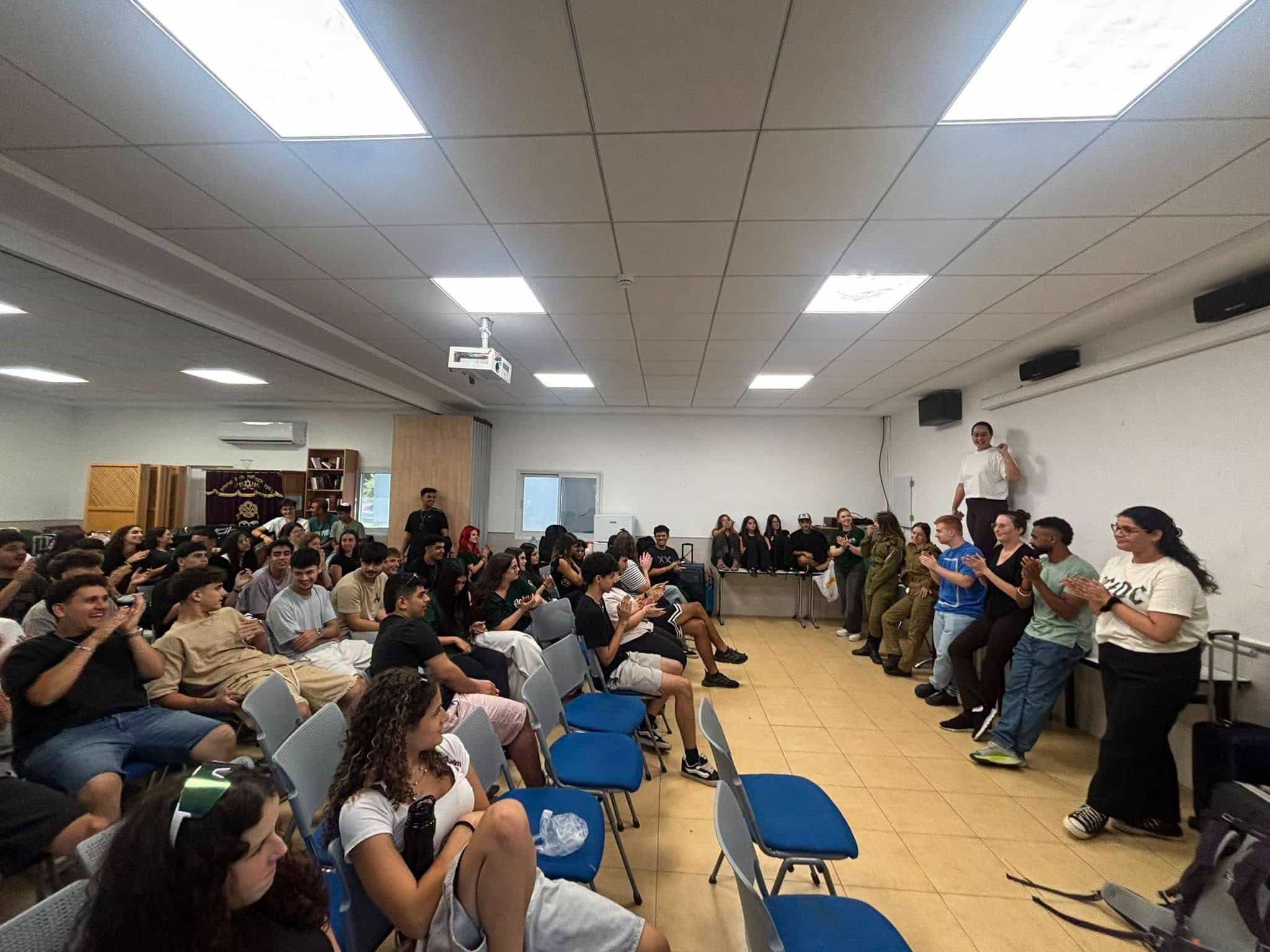 הדור הבא של המנהיגות הצעירה: מעל 100 מדריכים חדשים הוכשרו בפתח תקווה