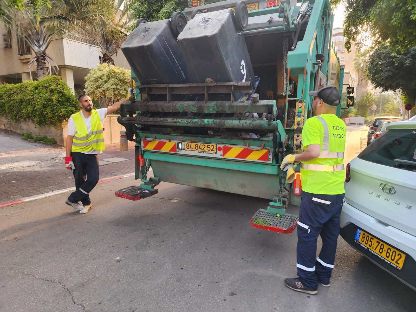 נערכים לפתיחת שנת הלימודים ולחגי תשרי: עיריית ראשון לציון מתגברת את מערך הניקיון ופינוי האשפה
