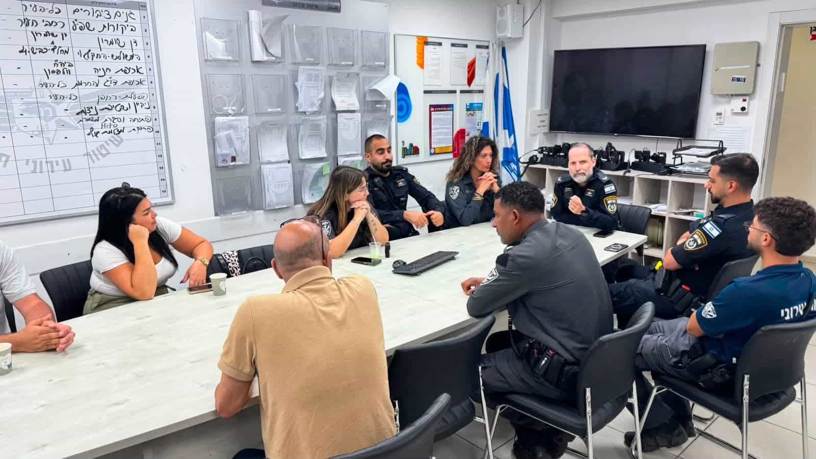 פשיטה של השיטור העירוני בחולון: בעל עסק נעצר בחשד להעסקת שוהה בלתי חוקי