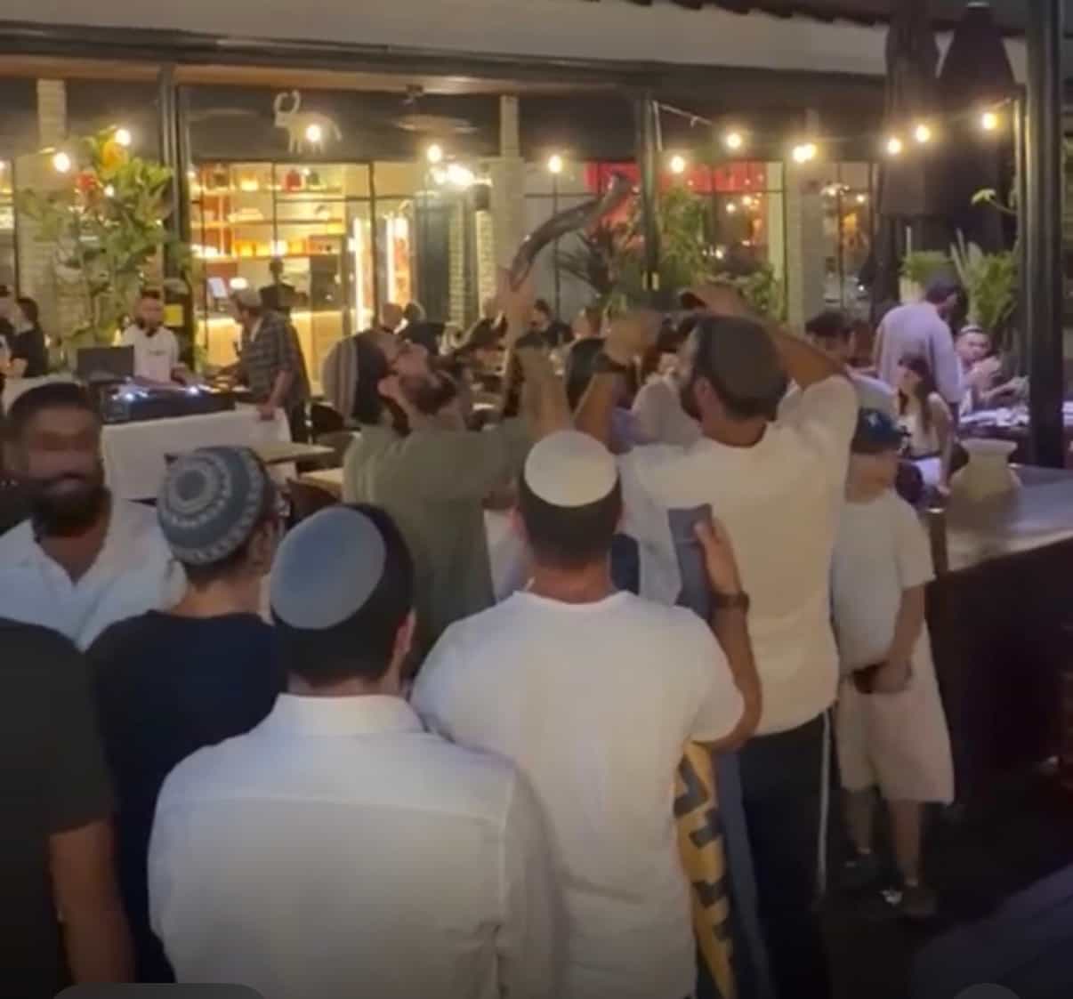 בעל מסעדה בסביון הותקף - פעילי מפלגת ׳נעם לישראל׳ הגיעו לחזק | צפו