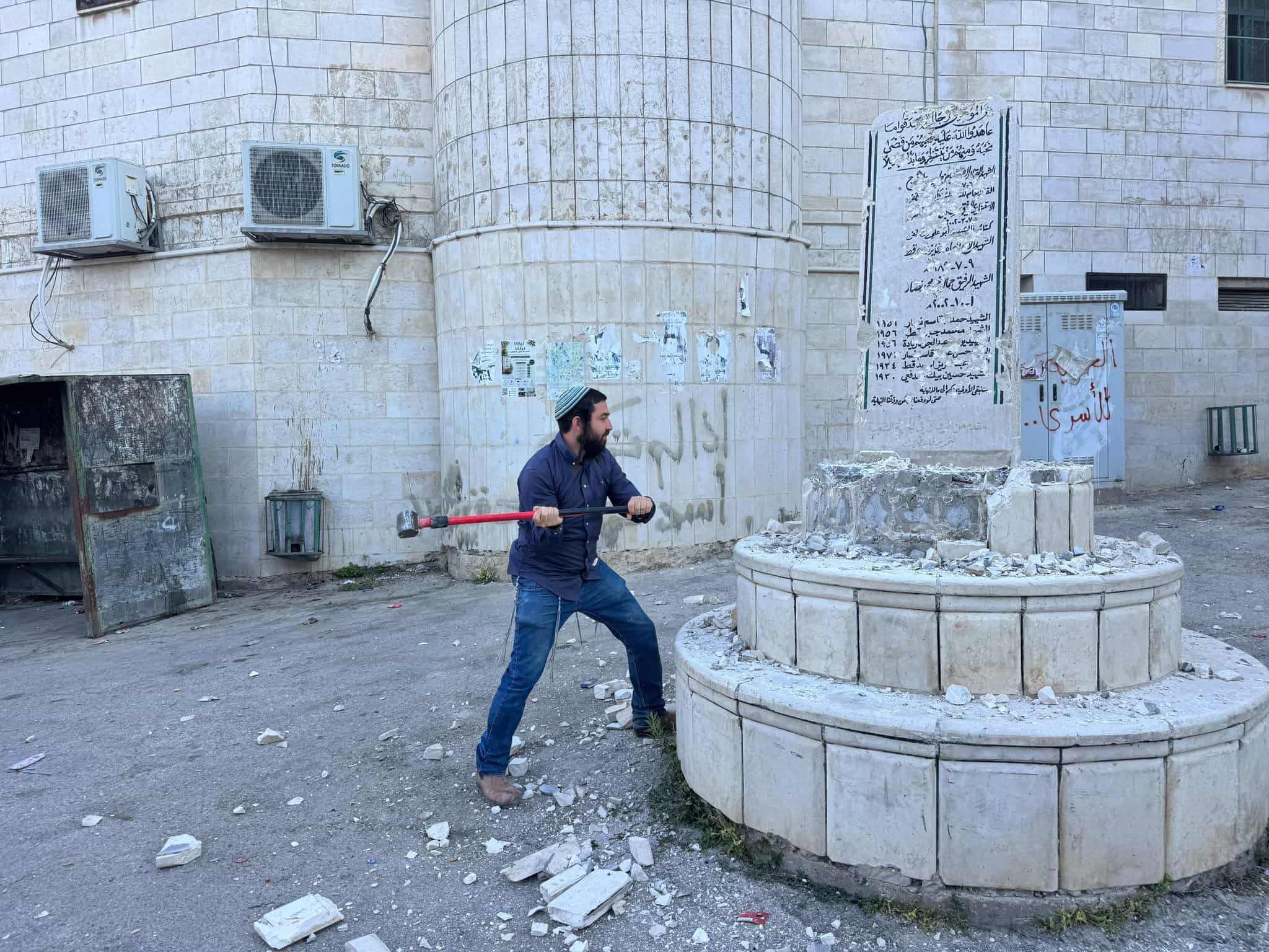 ח"כ סוכות: "לא נאפשר להפוך רוצחי יהודים לגיבורים" | צפו