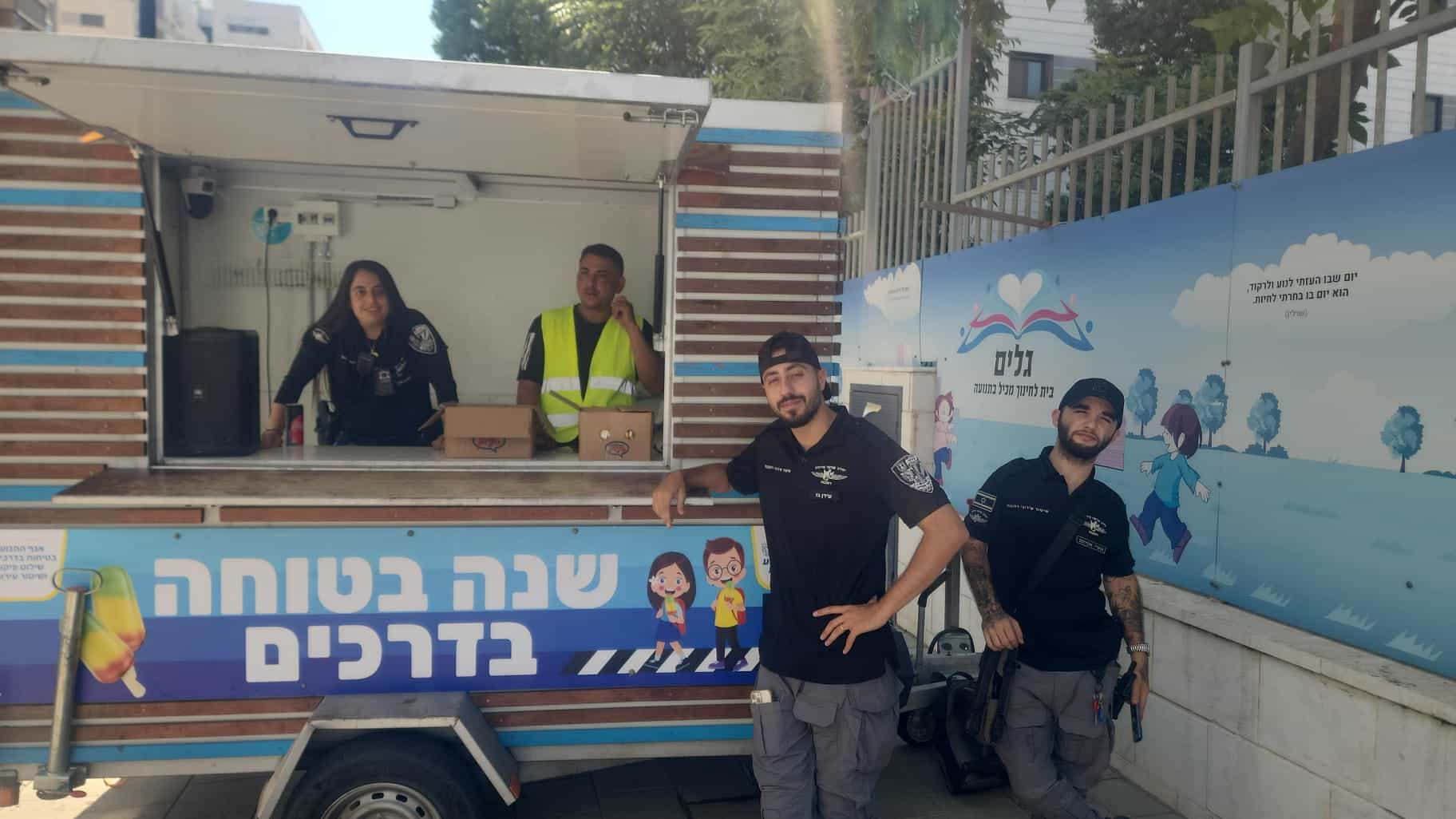 עיריית רחובות קיימה פעילות הסברה לחצייה בטוחה בבתי הספר ברחבי העיר
