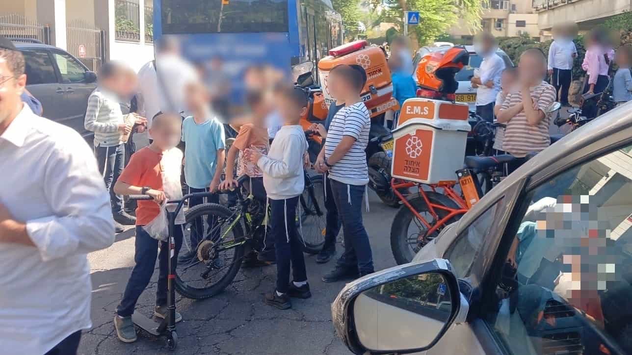 ילד נפצע קשה מפגיעת אוטובוס בבני ברק