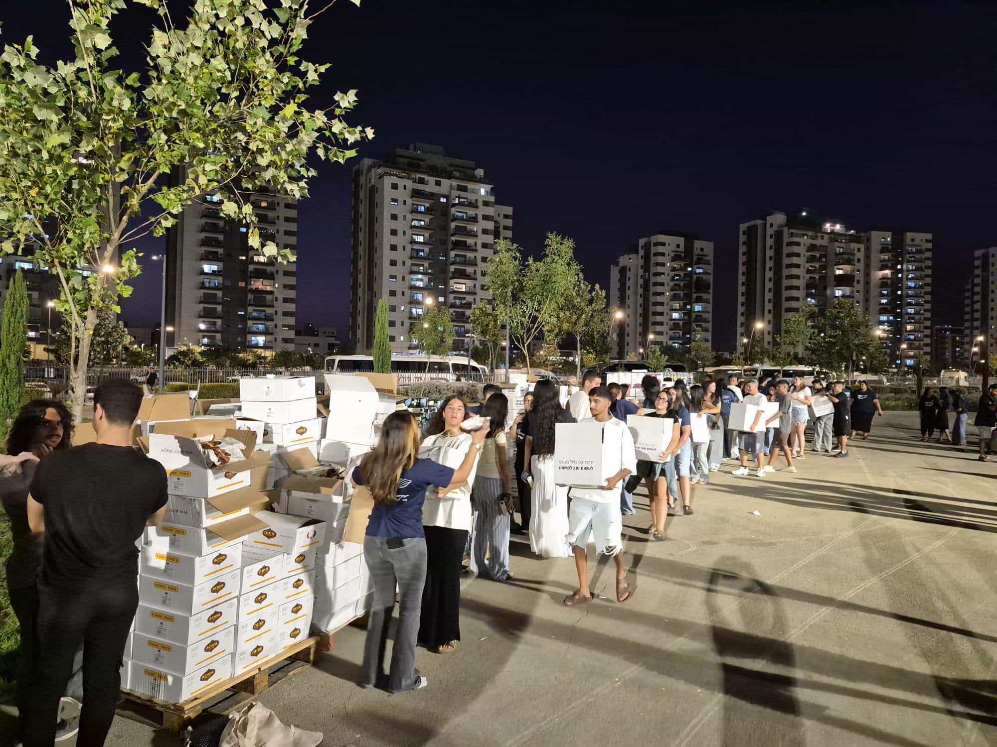 מרחובות ועד אילת: נוער סח"י התכנס בקריית גת למבצע חלוקת מזון ענק לחגים