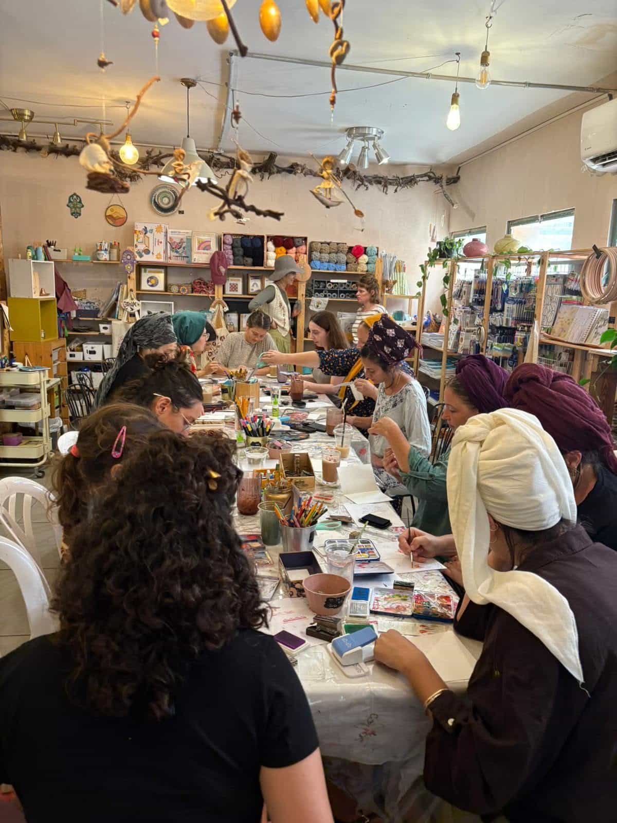 יצירה, קפה וחיבור קהילתי: נשות המילואימניקים במצפה רמון עצרו להתרעננות