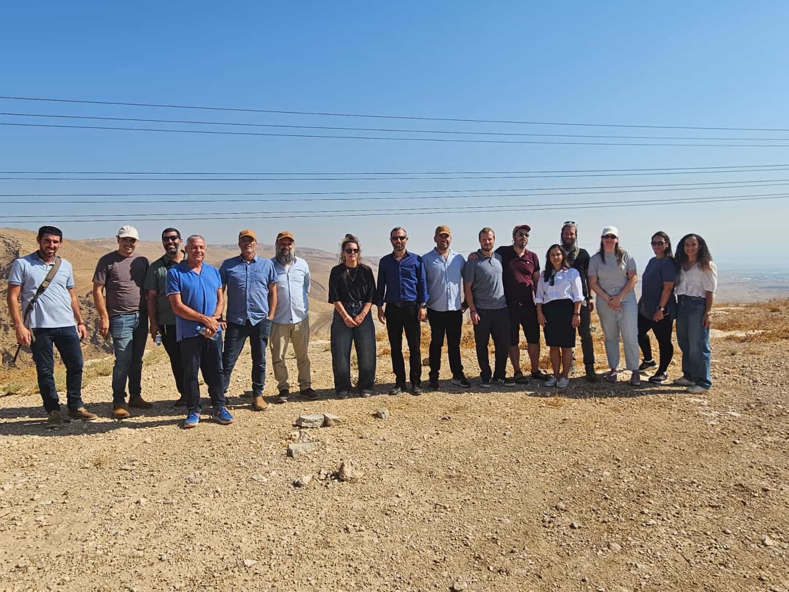בדרך ליישוב חדש בבנימין: אנשי משרד רה"מ סיירו בשטח "מצוקי ארץ" | צפו