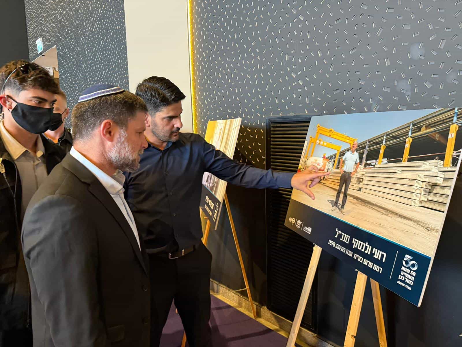בריטניה מאיימת בסנקציות על תוצרת ישראלית – סמוטריץ': "נחזיר מלחמה"