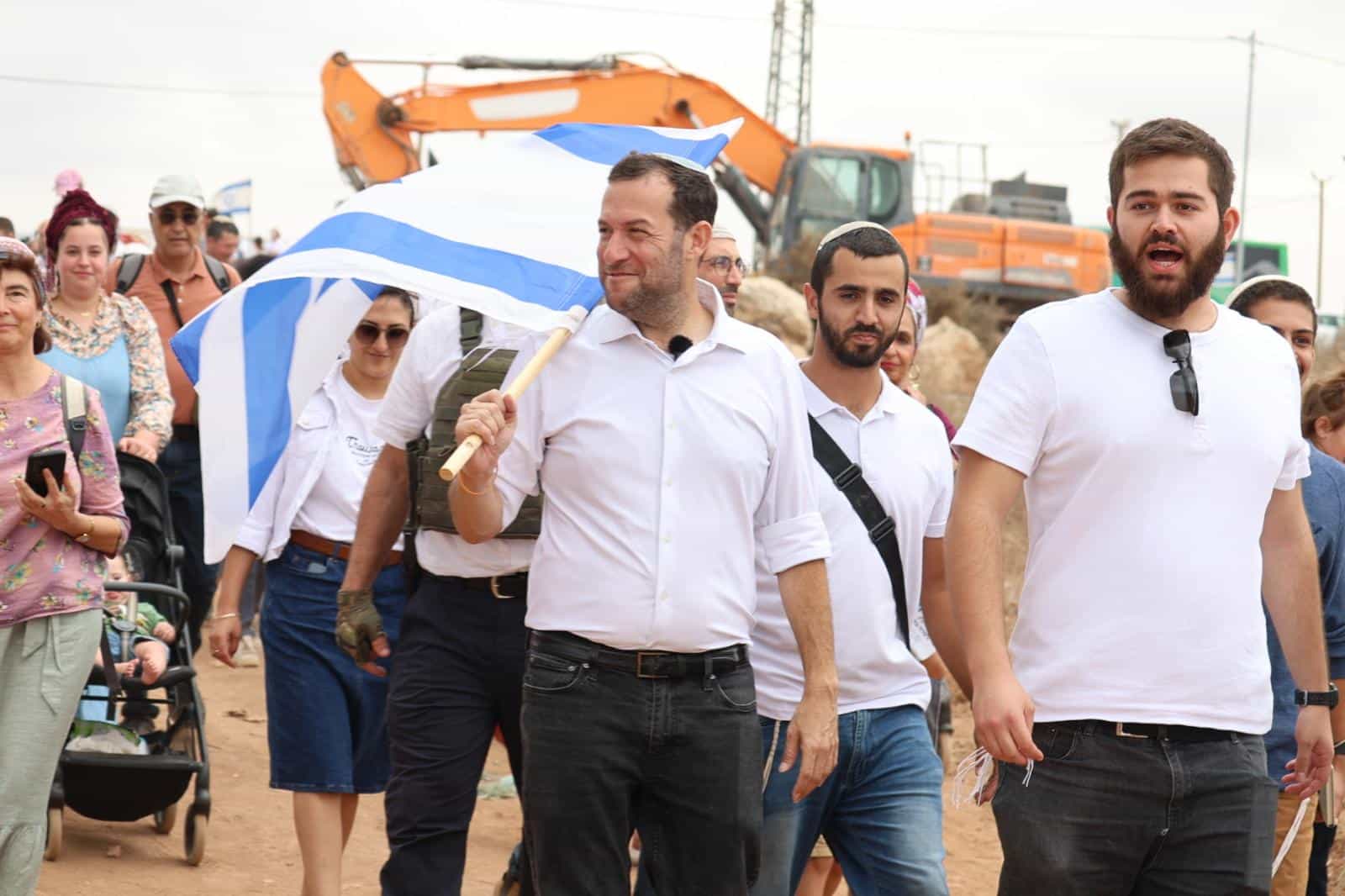 "חזרנו הביתה": מעל 10,000 צועדים בצפון השומרון לרגל חידוש ההתיישבות בגנים וכדים | צפו