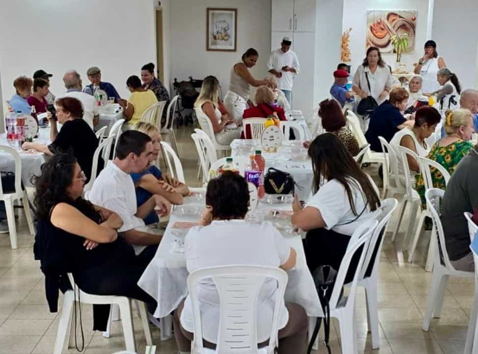 עיריית ראשון לציון מזמינה אזרחים ותיקים ותושבים בודדים לארוחת חג קהילתית בערב ראש השנה