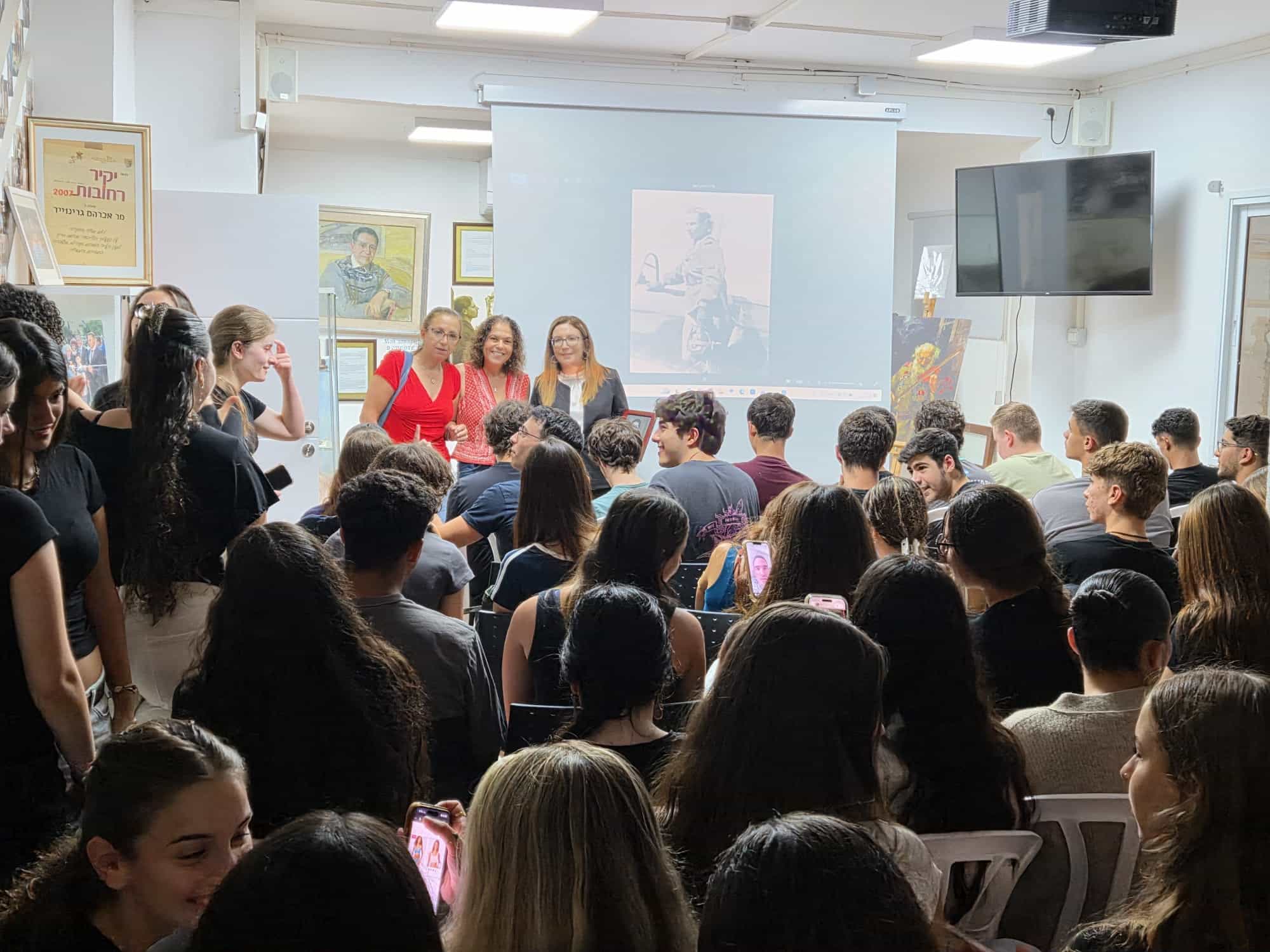 תלמידי רחובות הגיעו לביקור מיוחד במוזיאון העירוני "משואה לתקומה"