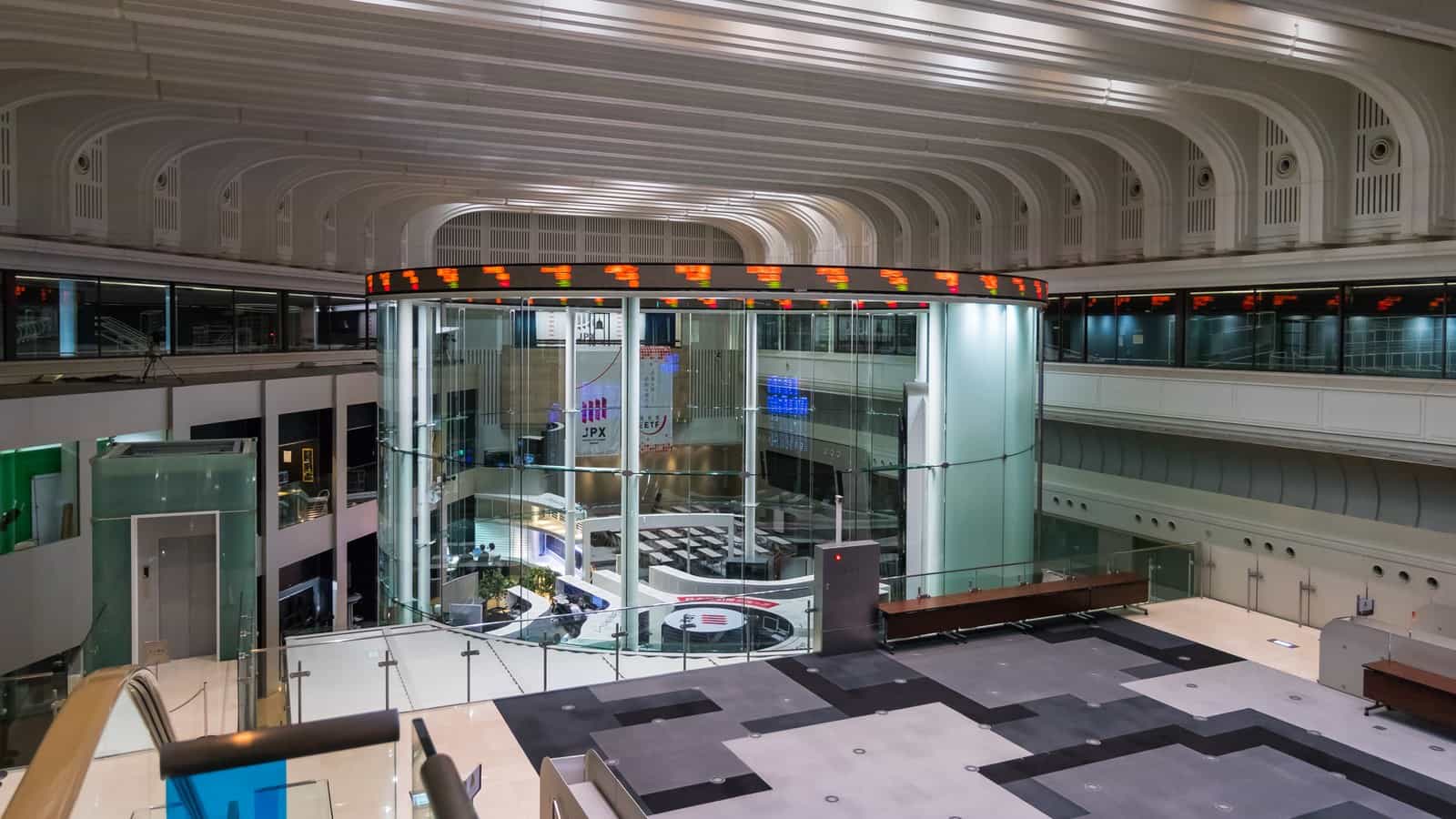הניקיי חזר מעל 70 אלף נקודות לראשונה מאז יולי, והנפט נסוג לכ-101 דולר