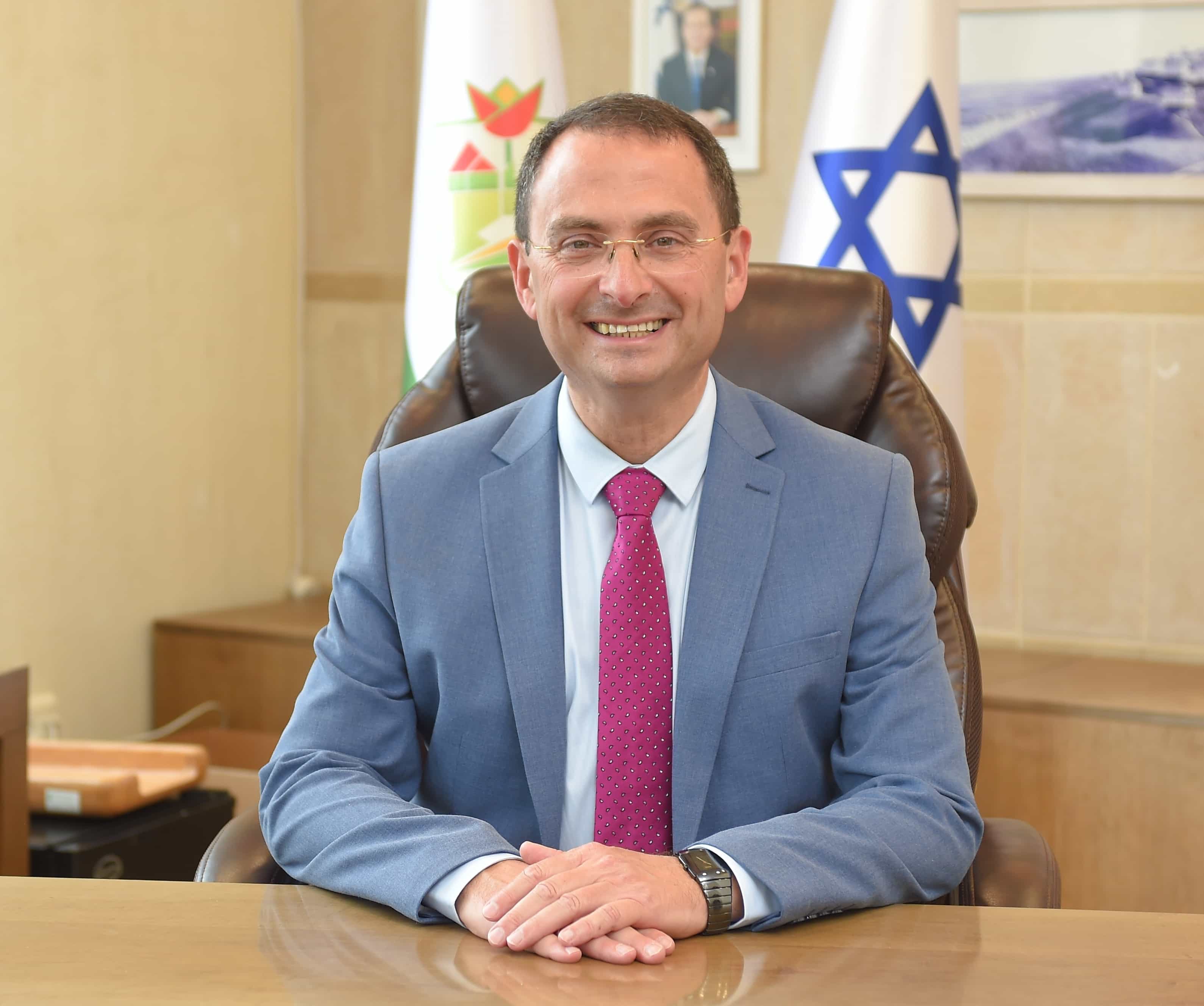 בטיחות התלמידים: ראש עיריית יקנעם עצר טיולים בסמוך לגדר