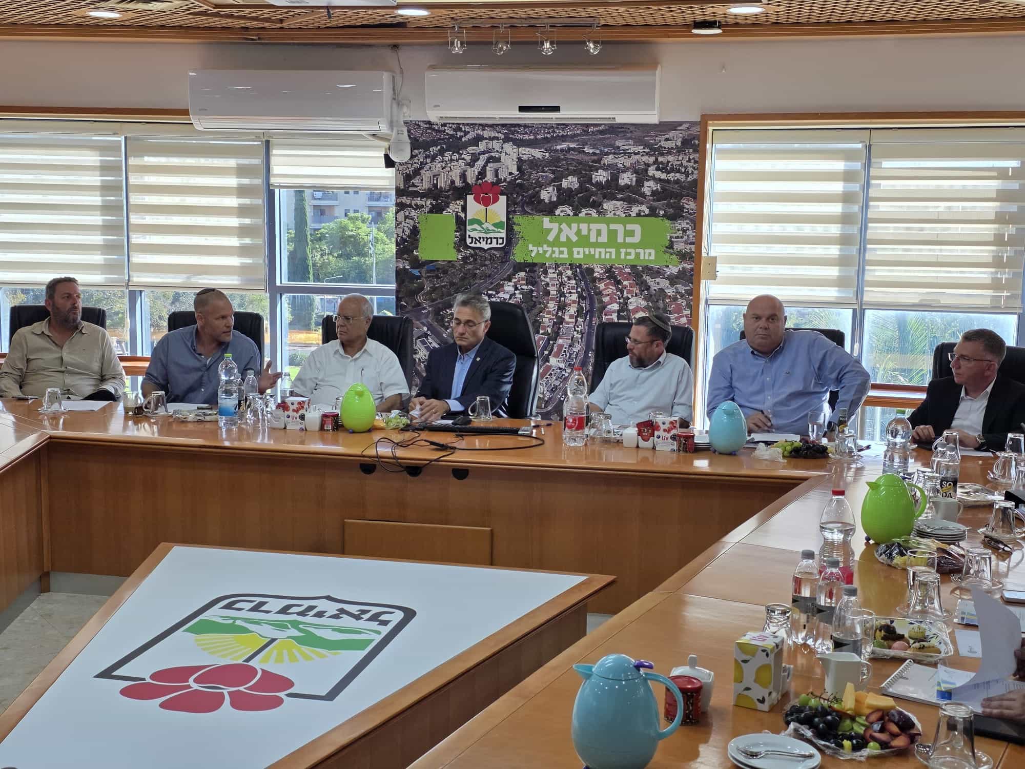 ראש העיר כרמיאל משה קונינסקי כינס את ראשי הרשויות בגליל מול מנהל רמ"י: מאיצים את הבנייה ומסירים חסמים