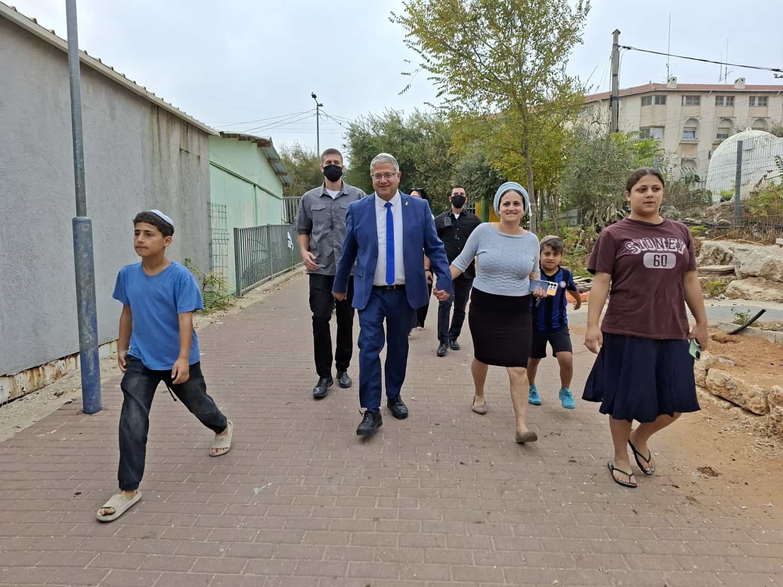 היום הבוחר | יו״ר עוצמה יהודית איתמר בן גביר הגיע עם משפחתו לקלפי