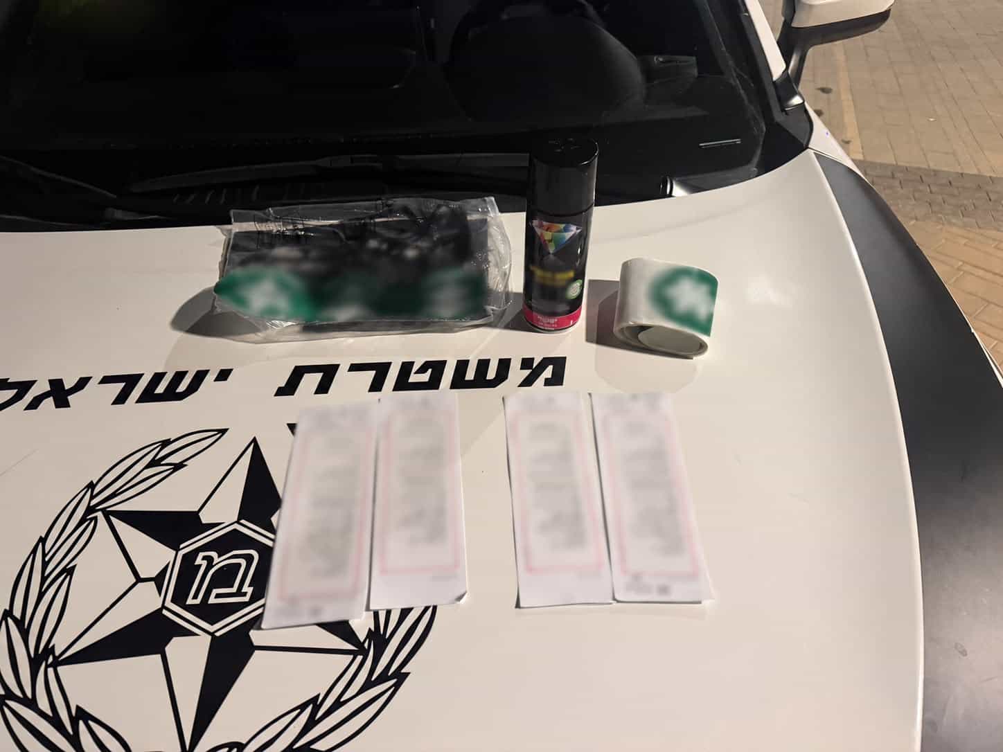 בעקבות דיווח תושבת למוקד 106: שני צעירים נתפסו בחשד להשחתת רכוש עירוני בגרפיטי