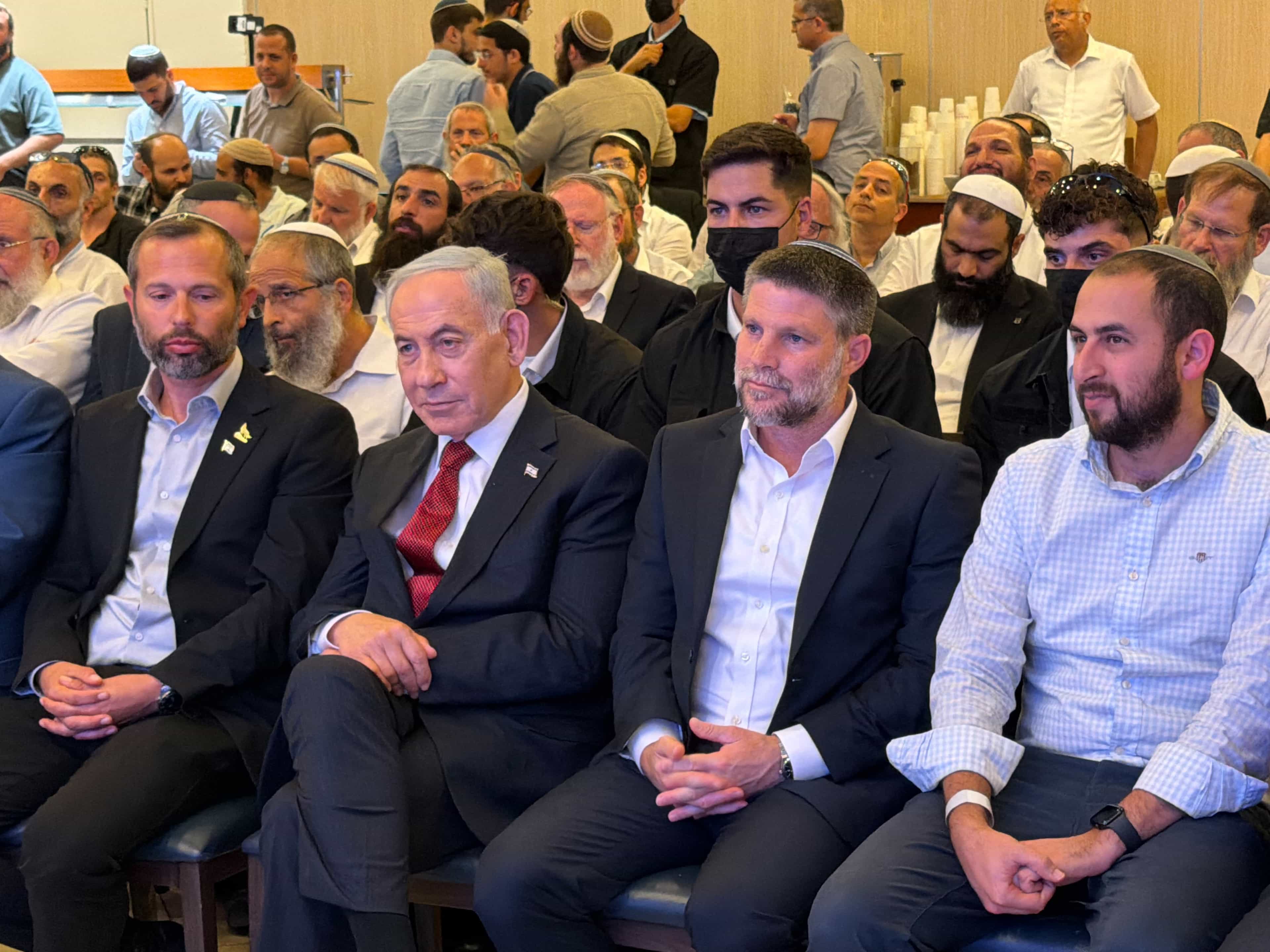נתניהו וסמוטריץ׳ במהלך משותף למניעת זיופים: כ-2,000 משקיפים יוצבו בקלפיות במגזר הערבי