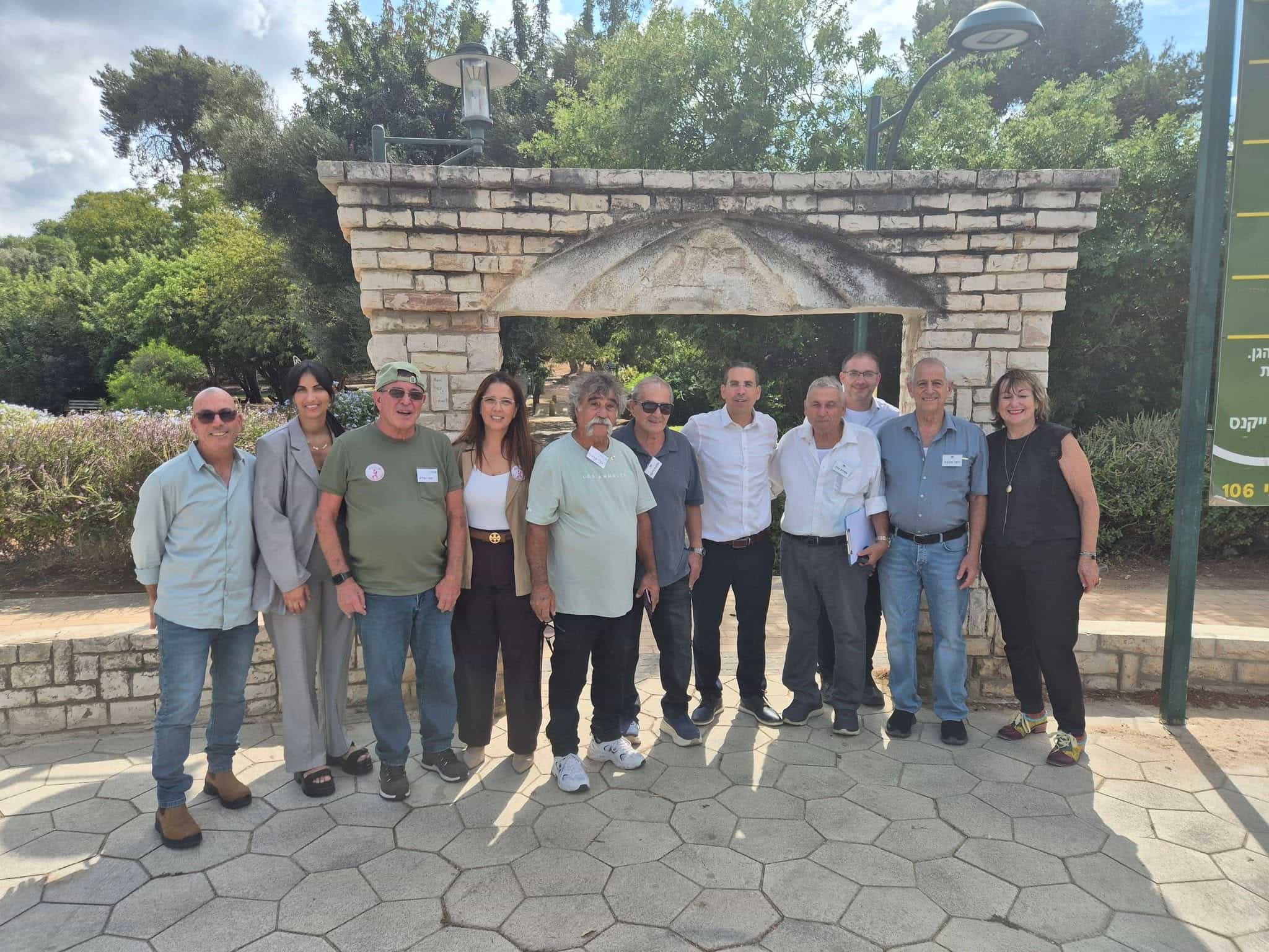 התחרות הארצית לאיכות חיים וסביבה: צוות השופטים סייר ברחבי המושבה גדרה
