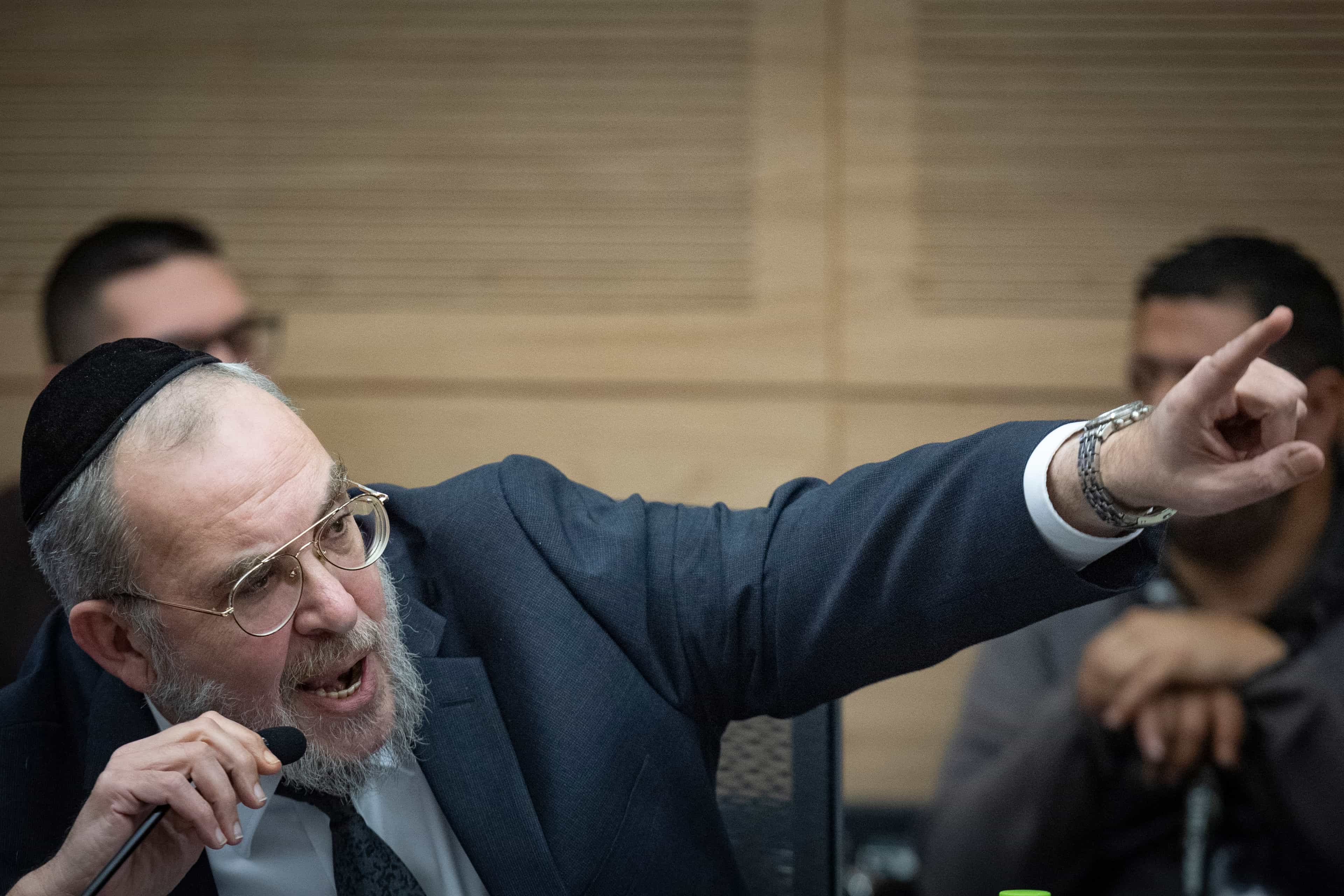 בעקבות התיעודים הקשים מכביש 4 - ח"כ יעקב אשר דורש לנקוט צעדים נגד השוטרים המעורבים