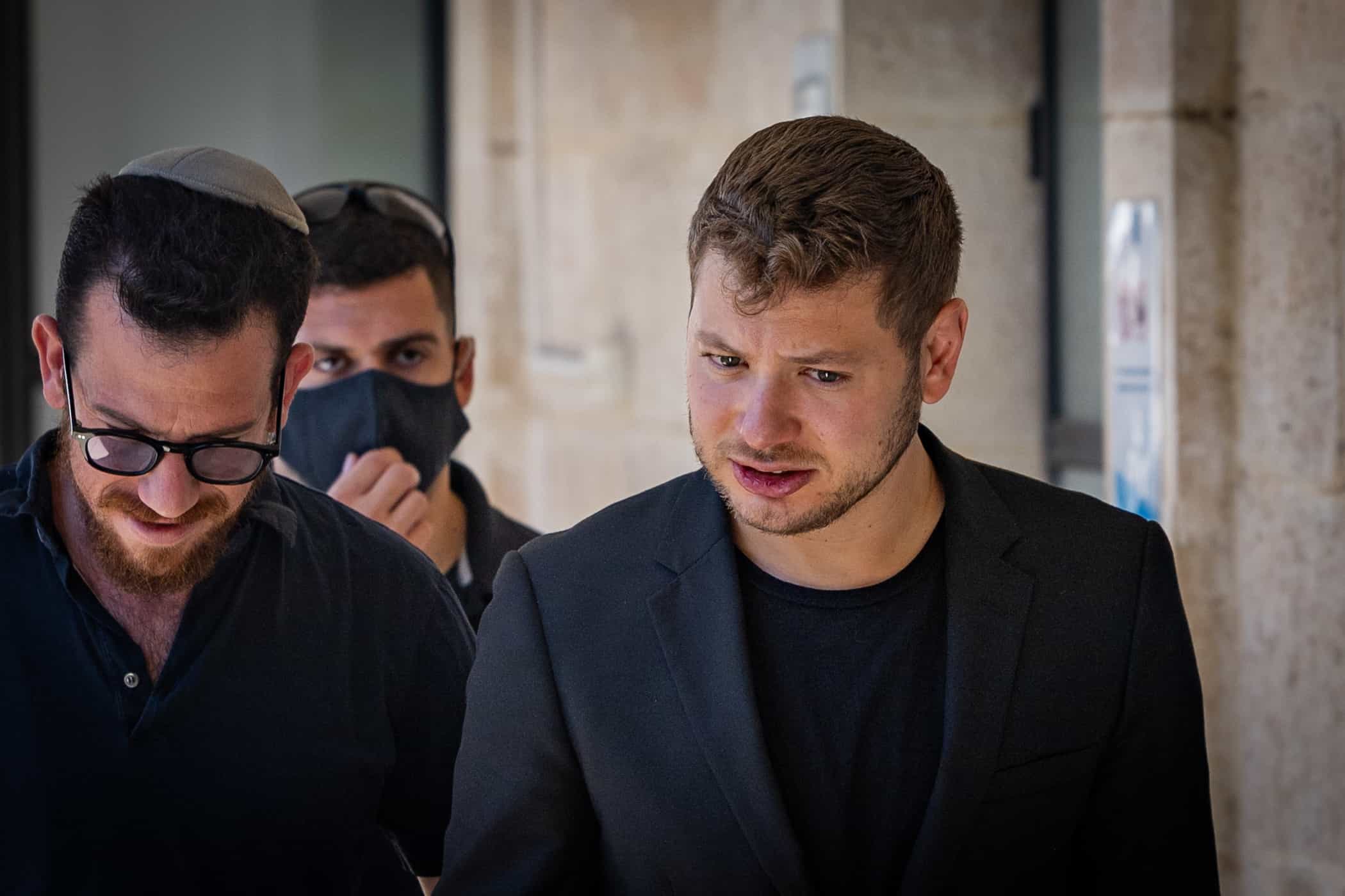 מנדלבליט אמר שלא אישר לבדוק את אירוח יאיר נתניהו במלון פאקר - ואחרי ההפסקה חזר בו: "טעיתי"
