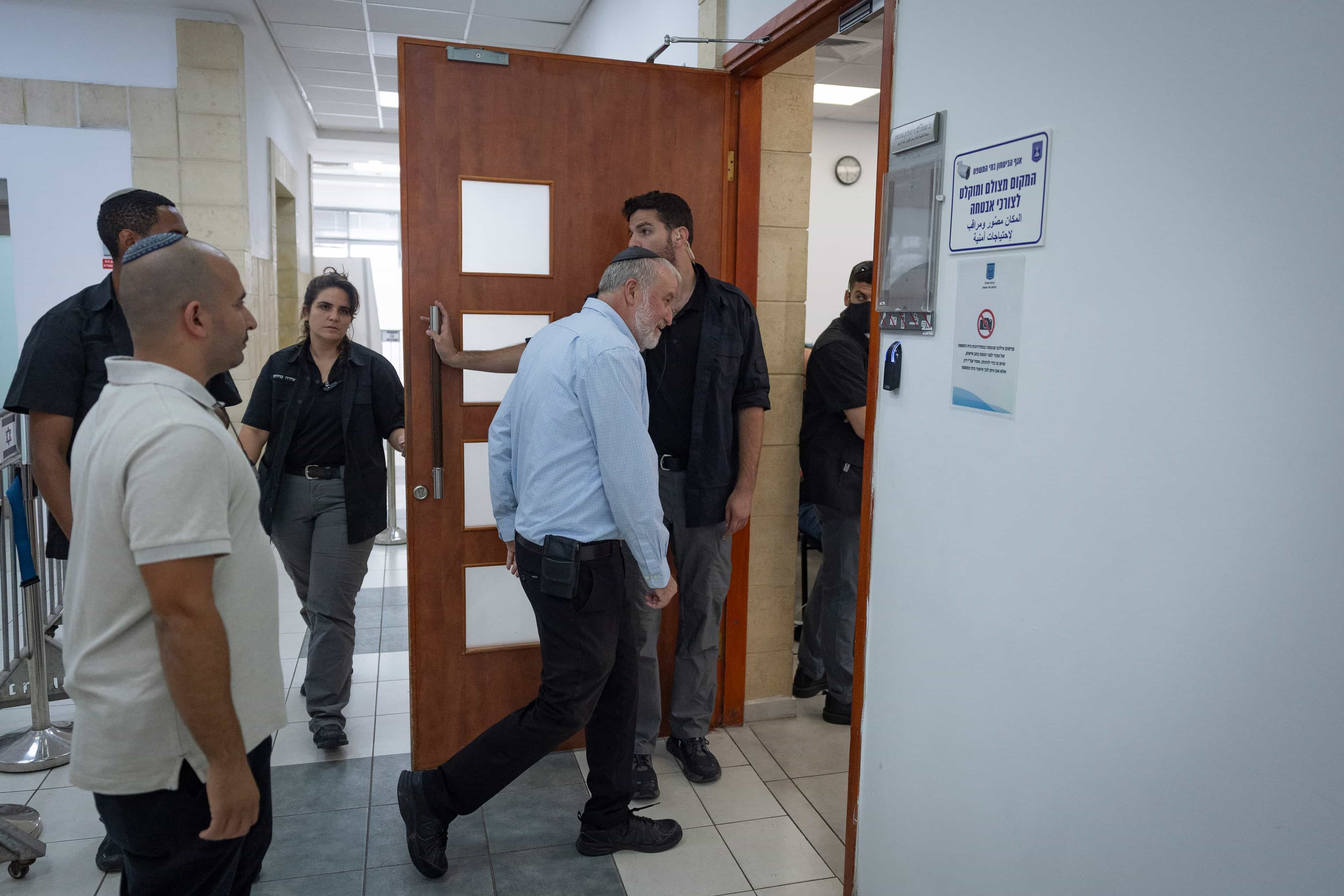 עדות מנדלבליט: "נמנעתי מחקירת מח"ש כדי לא למוטט את תיקי נתניהו"
