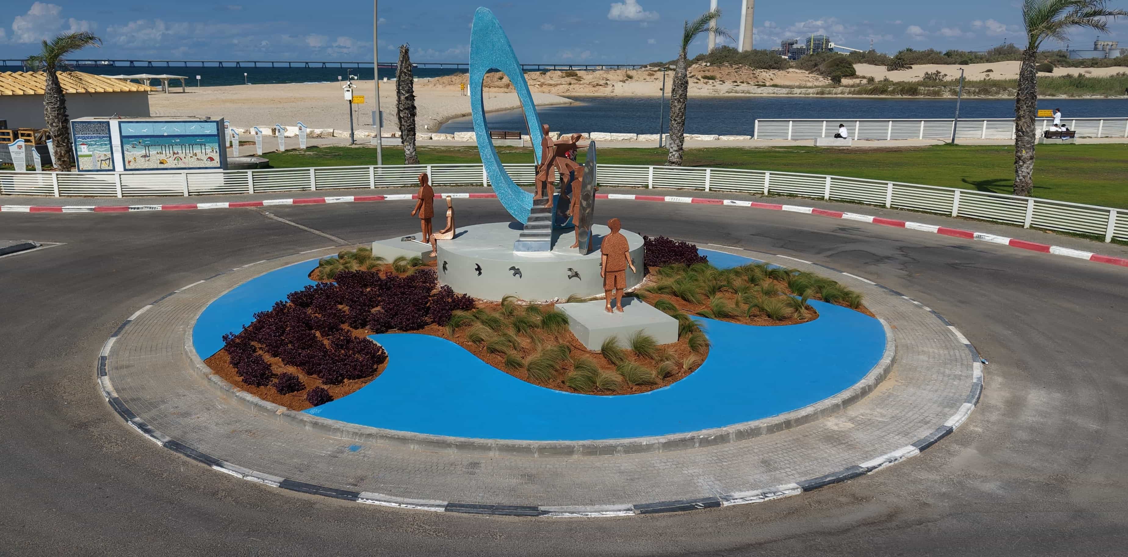 סגירת מעגל מרגשת: הוקמה כיכר הנצחה בחוף זיקים לזכר נרצחי 7/10